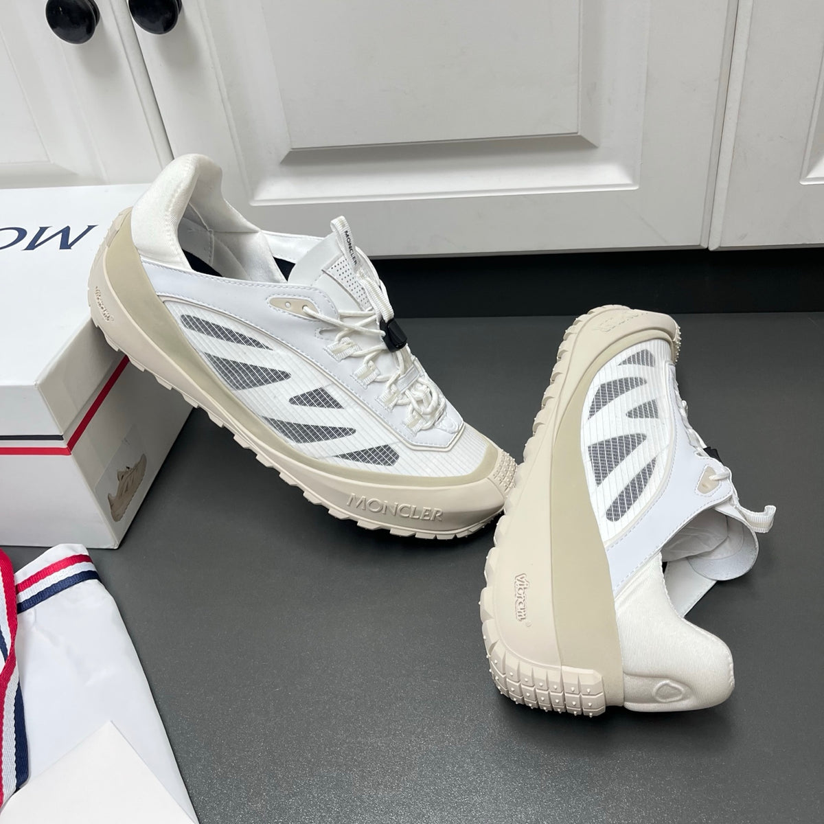 Шкіряні з текстилем кросівки Moncler Trailgrip LP — білий