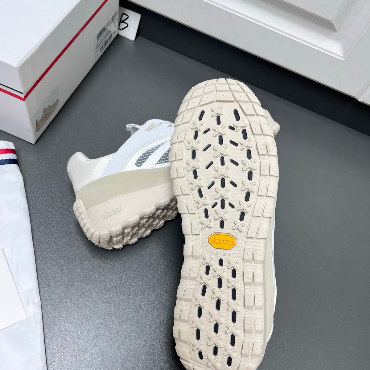 Шкіряні з текстилем кросівки Moncler Trailgrip LP — білий