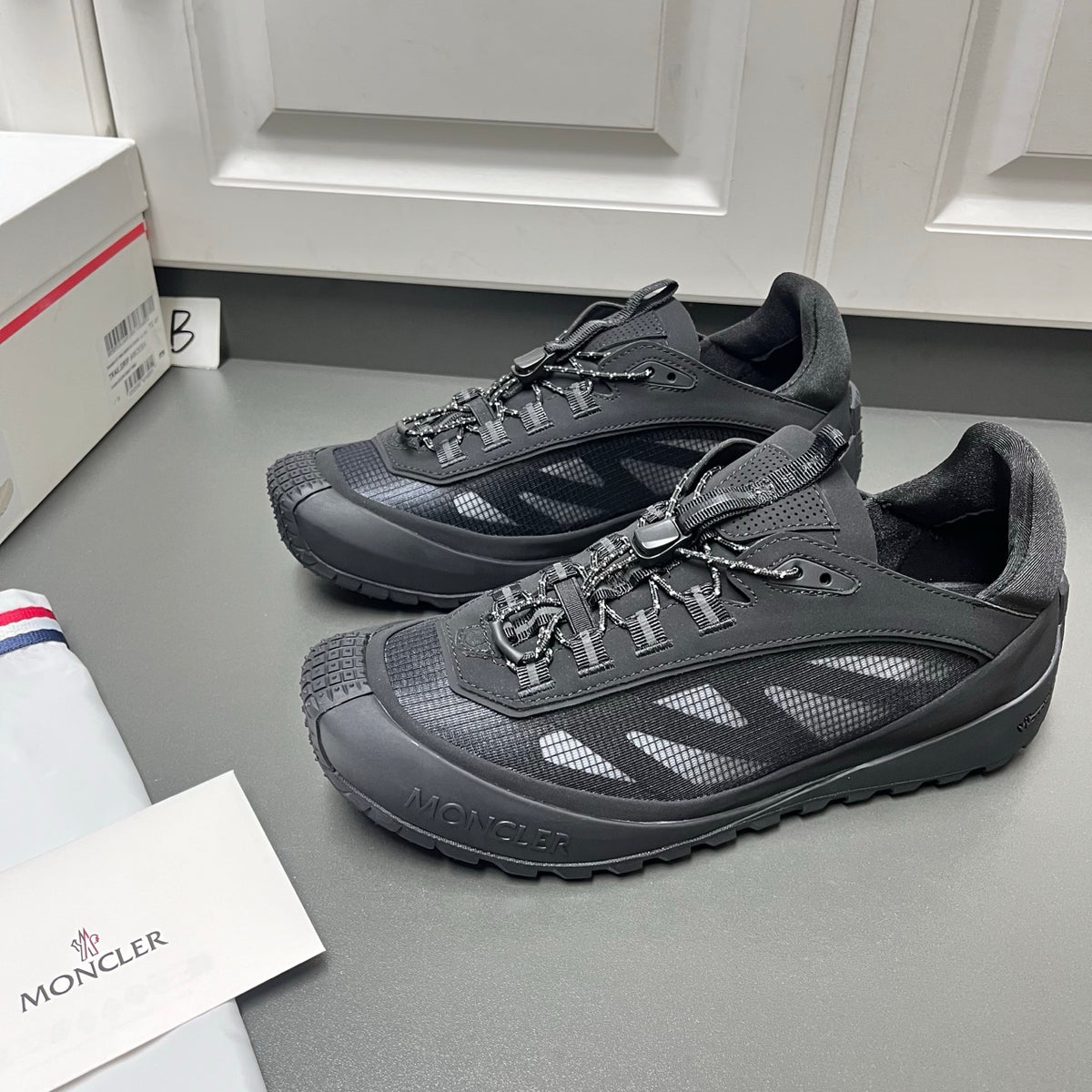 Шкіряні з текстилем кросівки Moncler Trailgrip LP — чорний