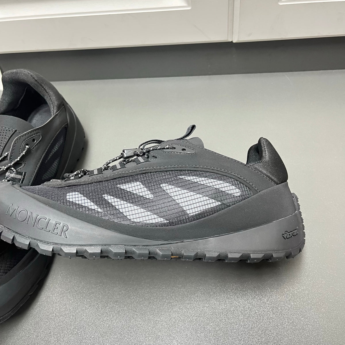 Шкіряні з текстилем кросівки Moncler Trailgrip LP — чорний