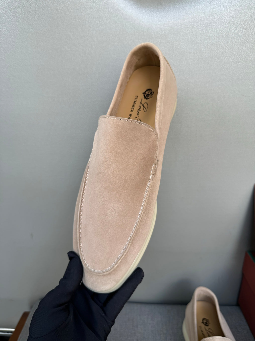 З нубуку лофери Loro Piana