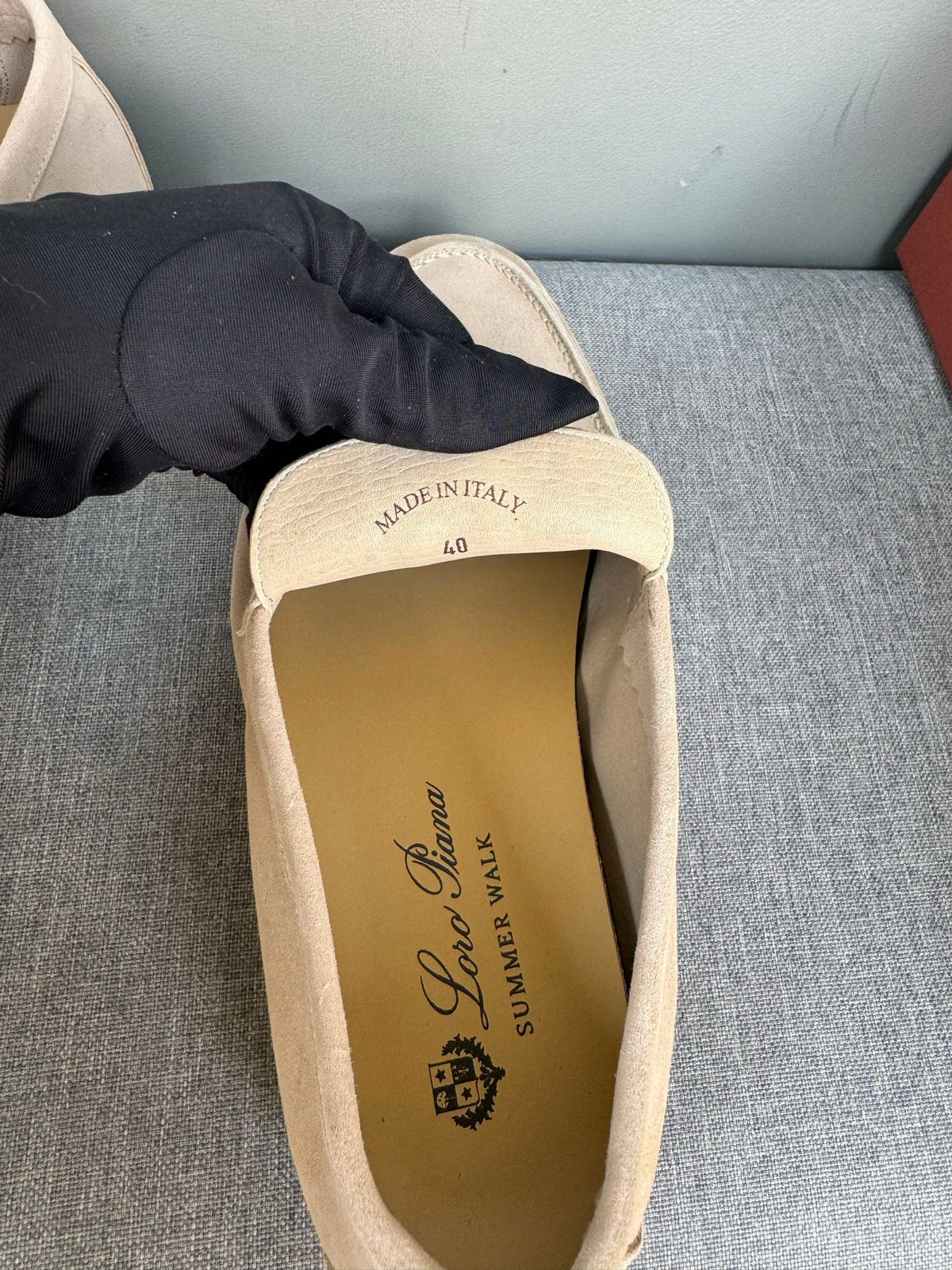 З нубуку лофери Loro Piana