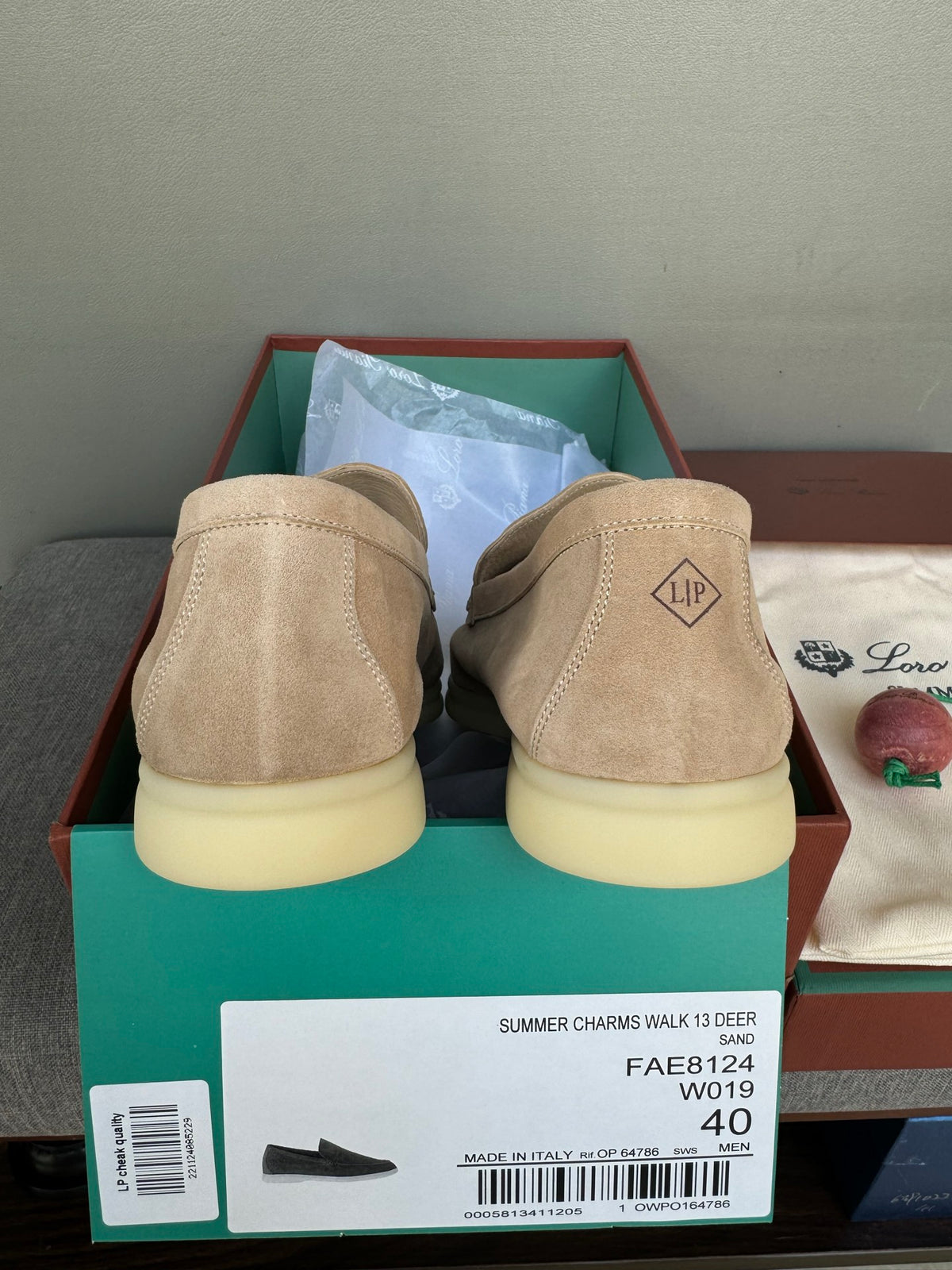 З нубуку лофери Loro Piana