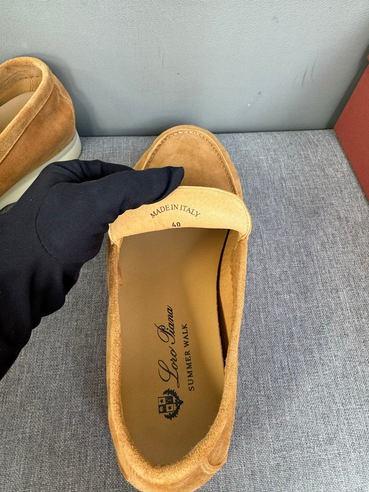 З нубуку лофери Loro Piana