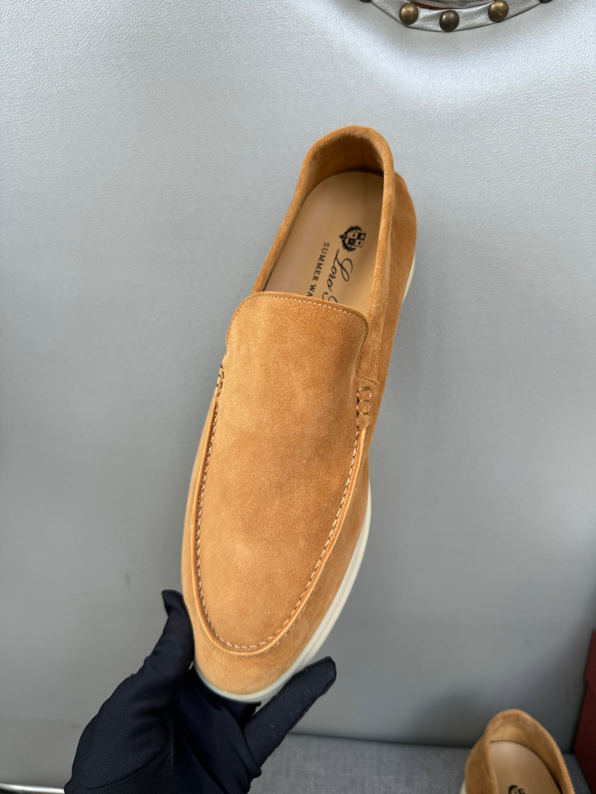 З нубуку лофери Loro Piana