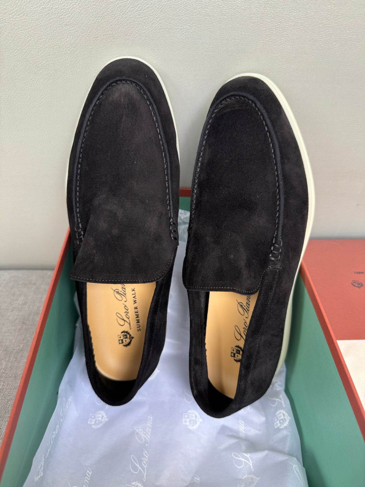 З нубуку лофери Loro Piana