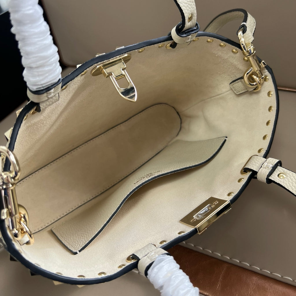 Жіноча сумка Valentino Garavani Rockstud