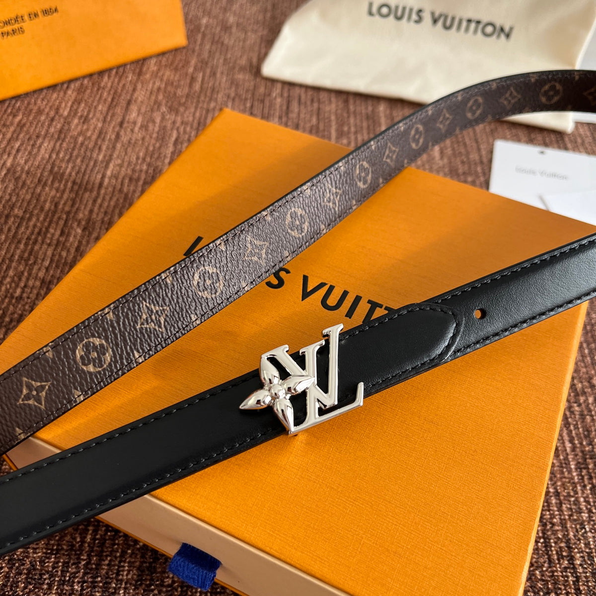 Ремінь Louis Vuitton з полотна та натуральної шкіри