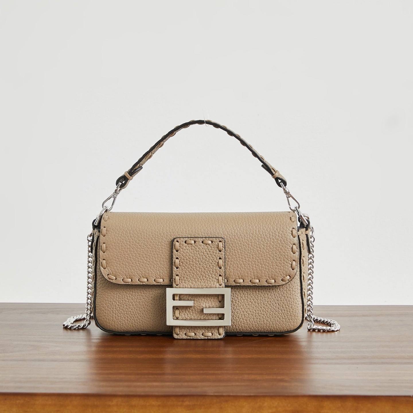 Жіноча сумка-багет Fendi Baguette