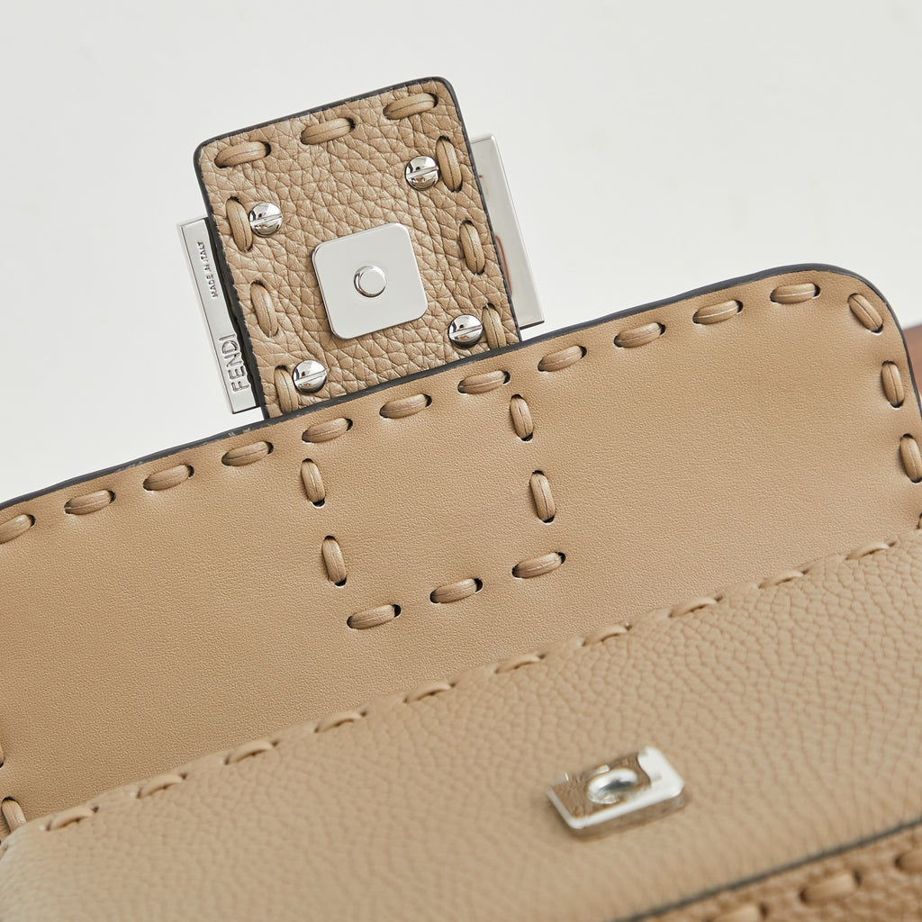 Жіноча сумка-багет Fendi Baguette