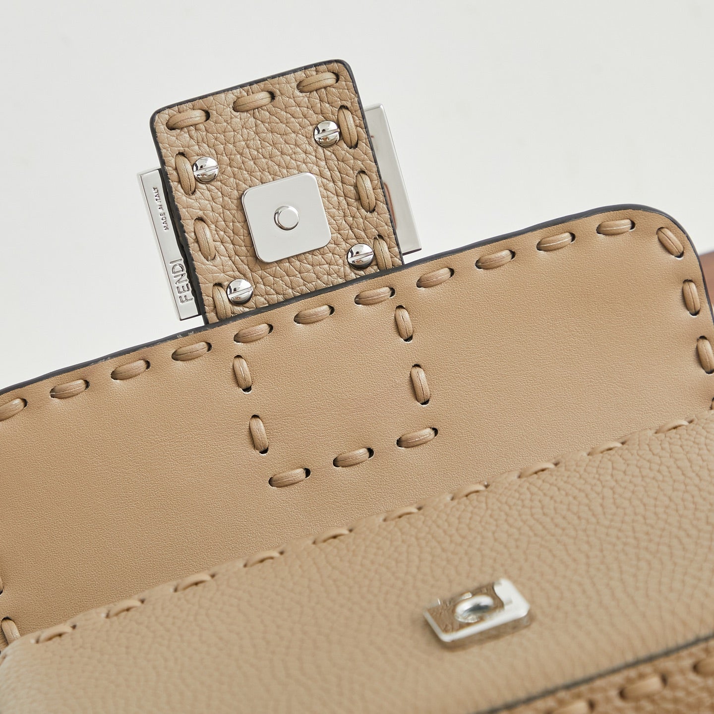 Жіноча сумка-багет Fendi Baguette