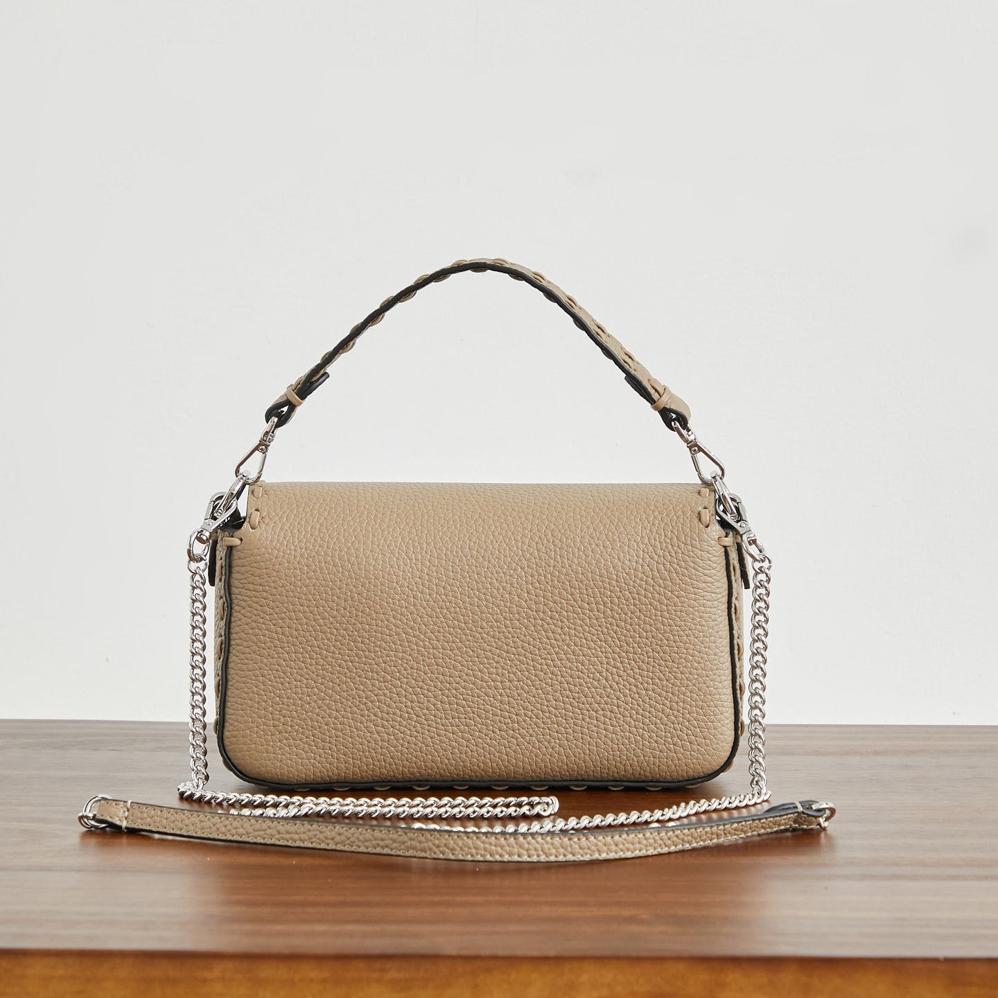 Жіноча сумка-багет Fendi Baguette
