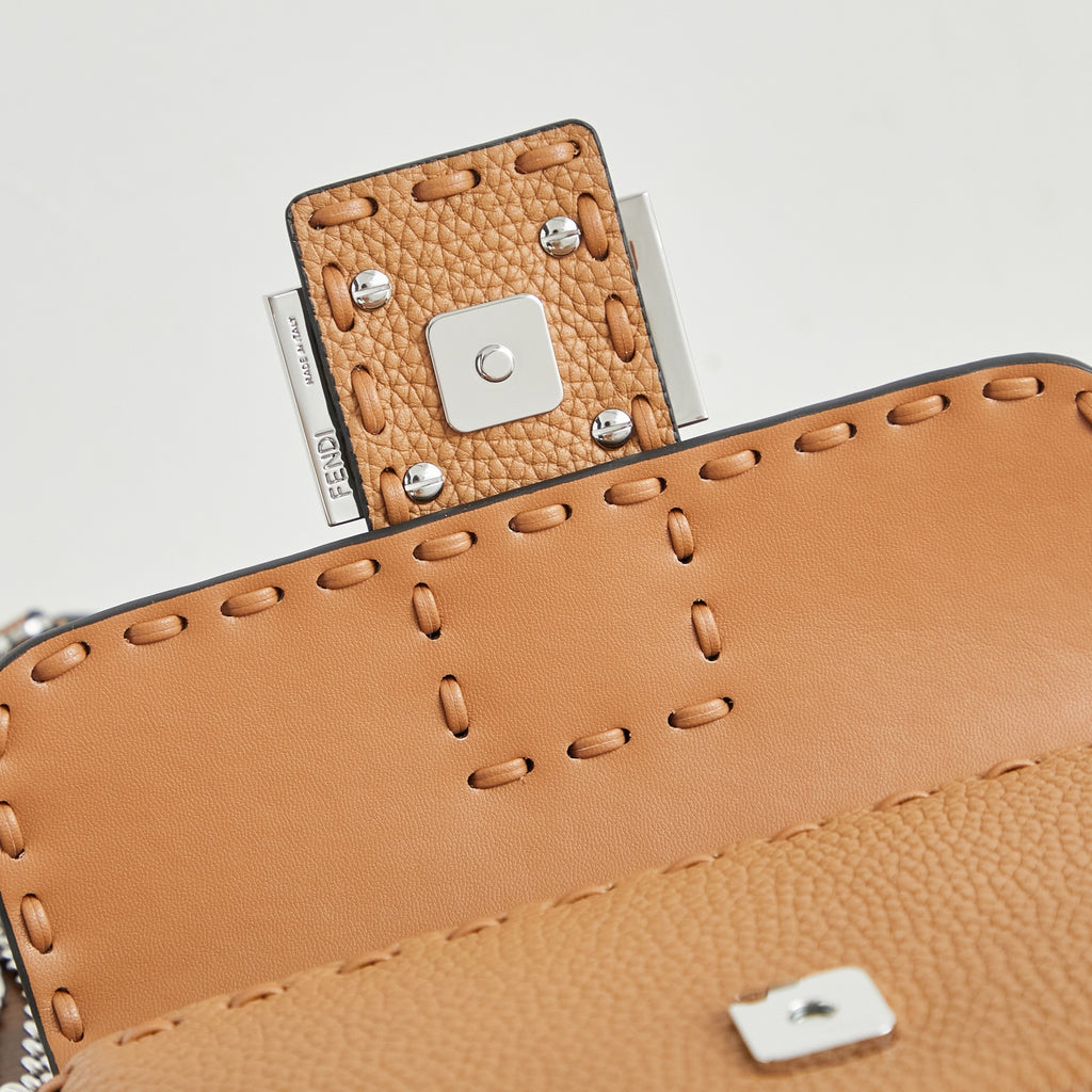 Жіноча сумка-багет Fendi Baguette