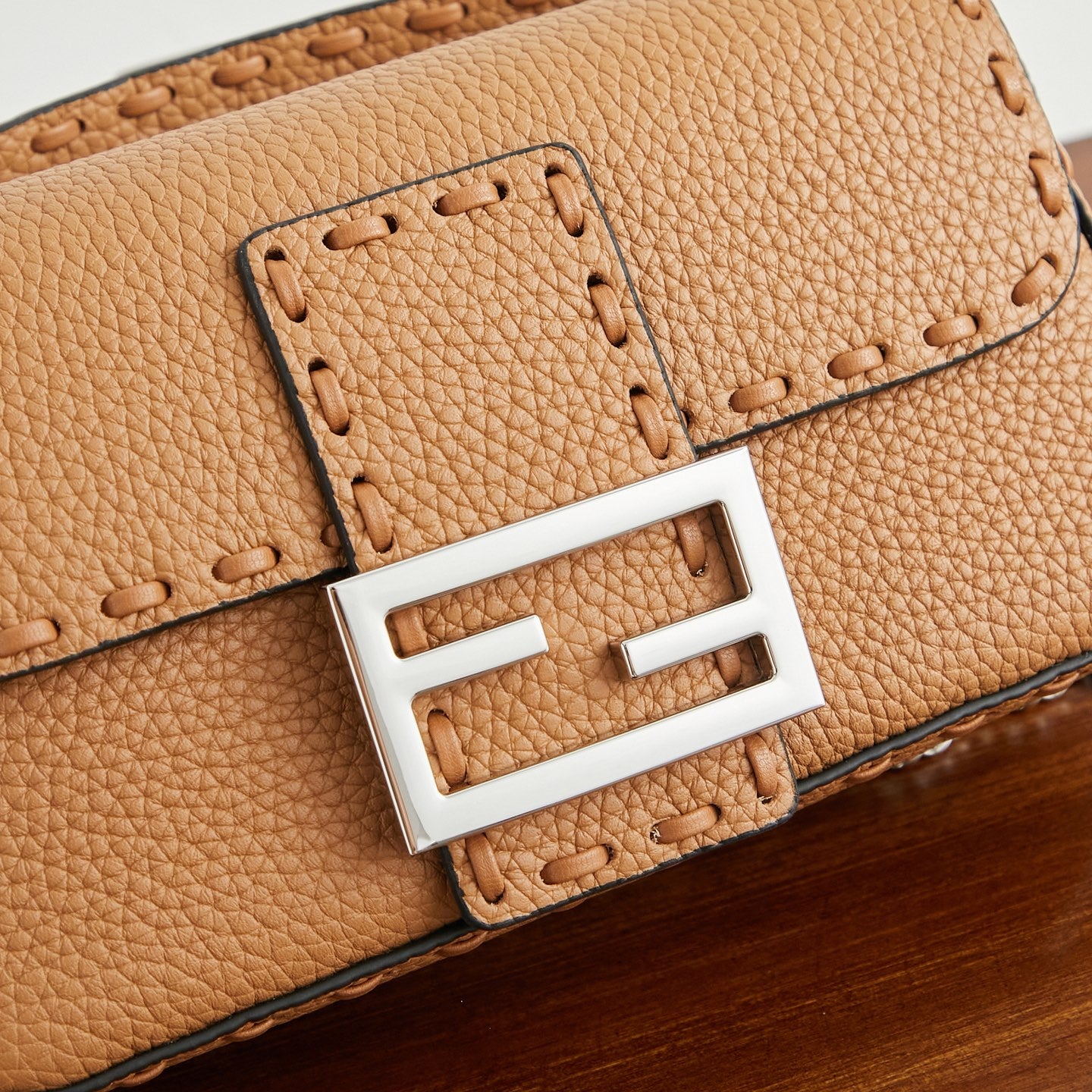 Жіноча сумка-багет Fendi Baguette