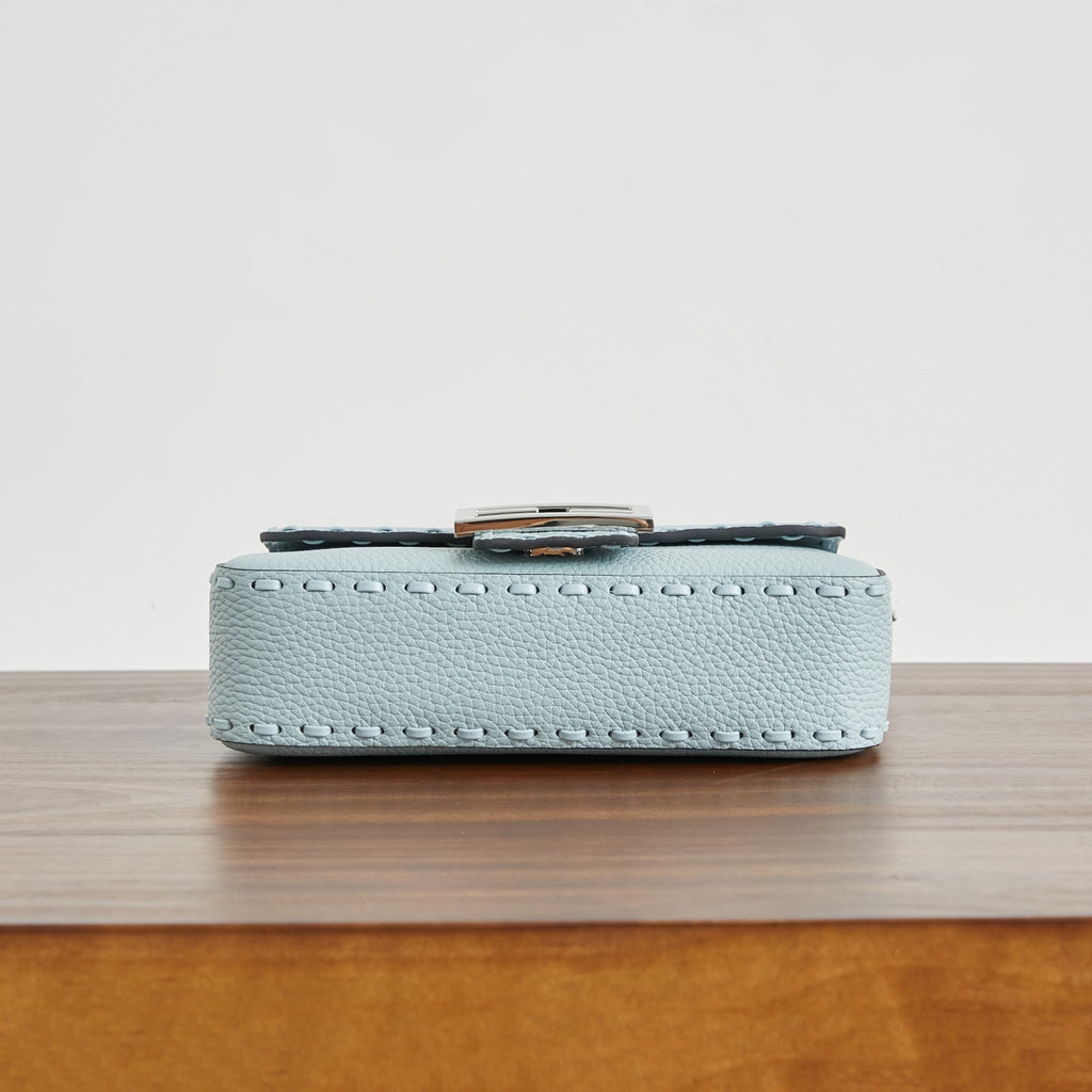 Жіноча сумка-багет Fendi Baguette