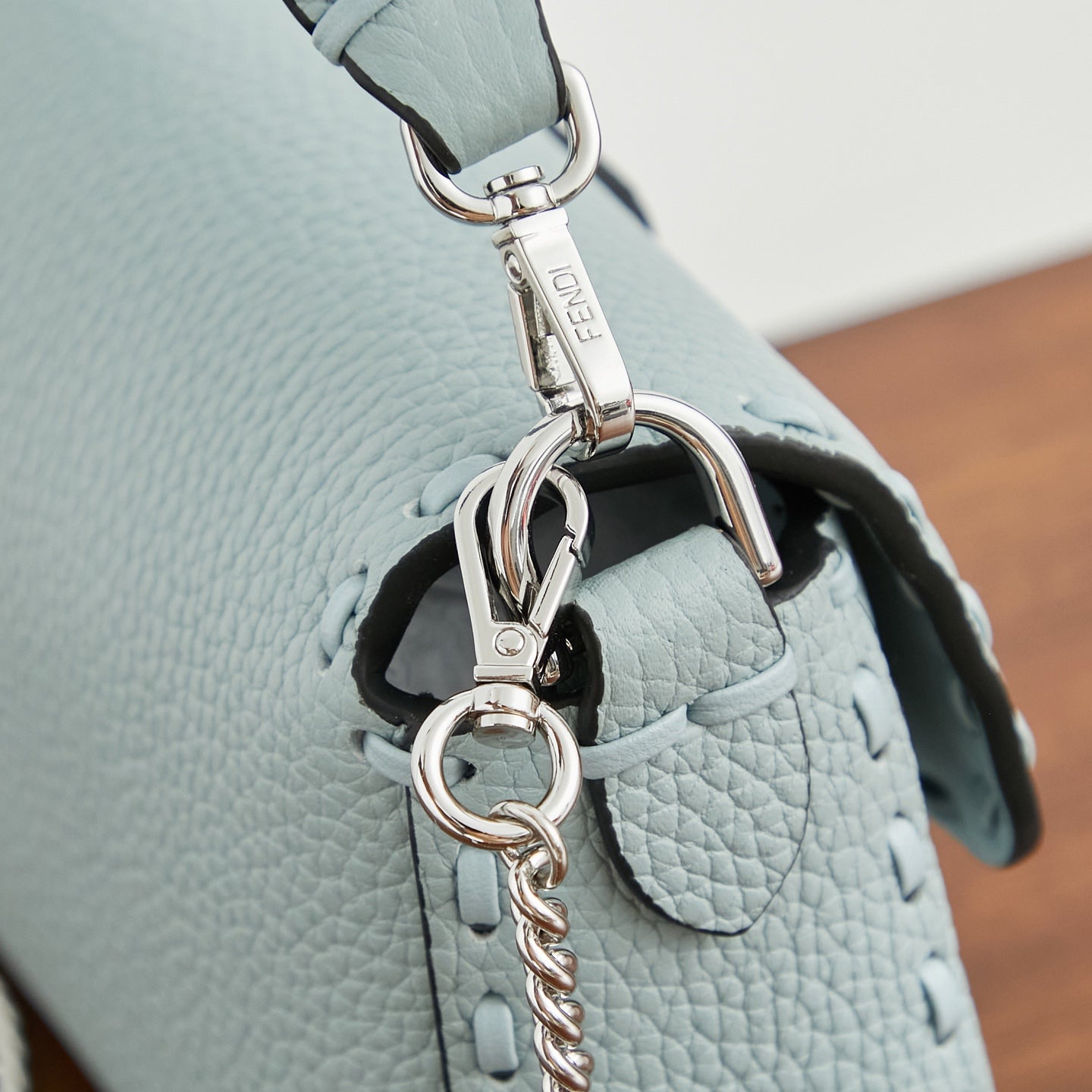 Жіноча сумка-багет Fendi Baguette