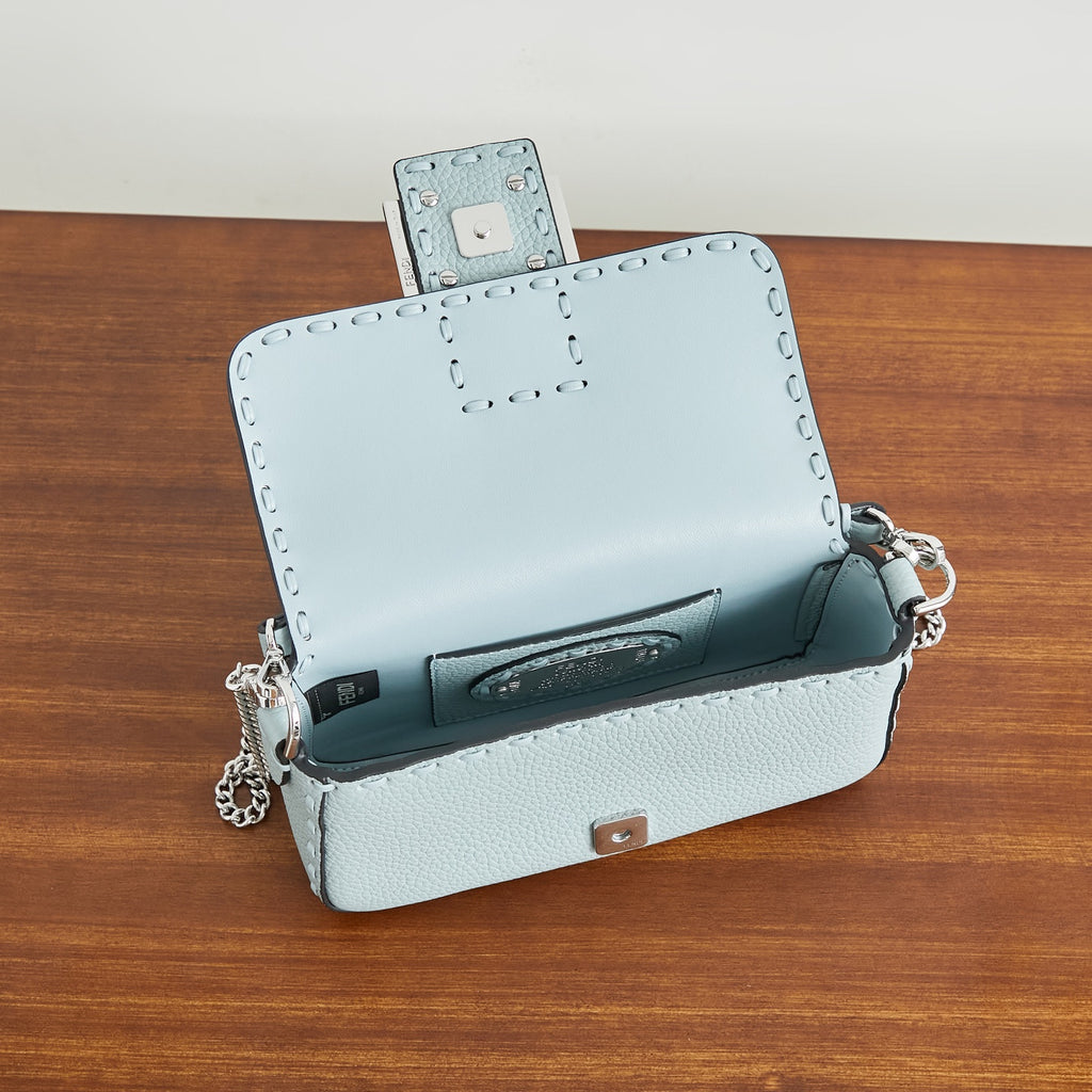 Жіноча сумка-багет Fendi Baguette