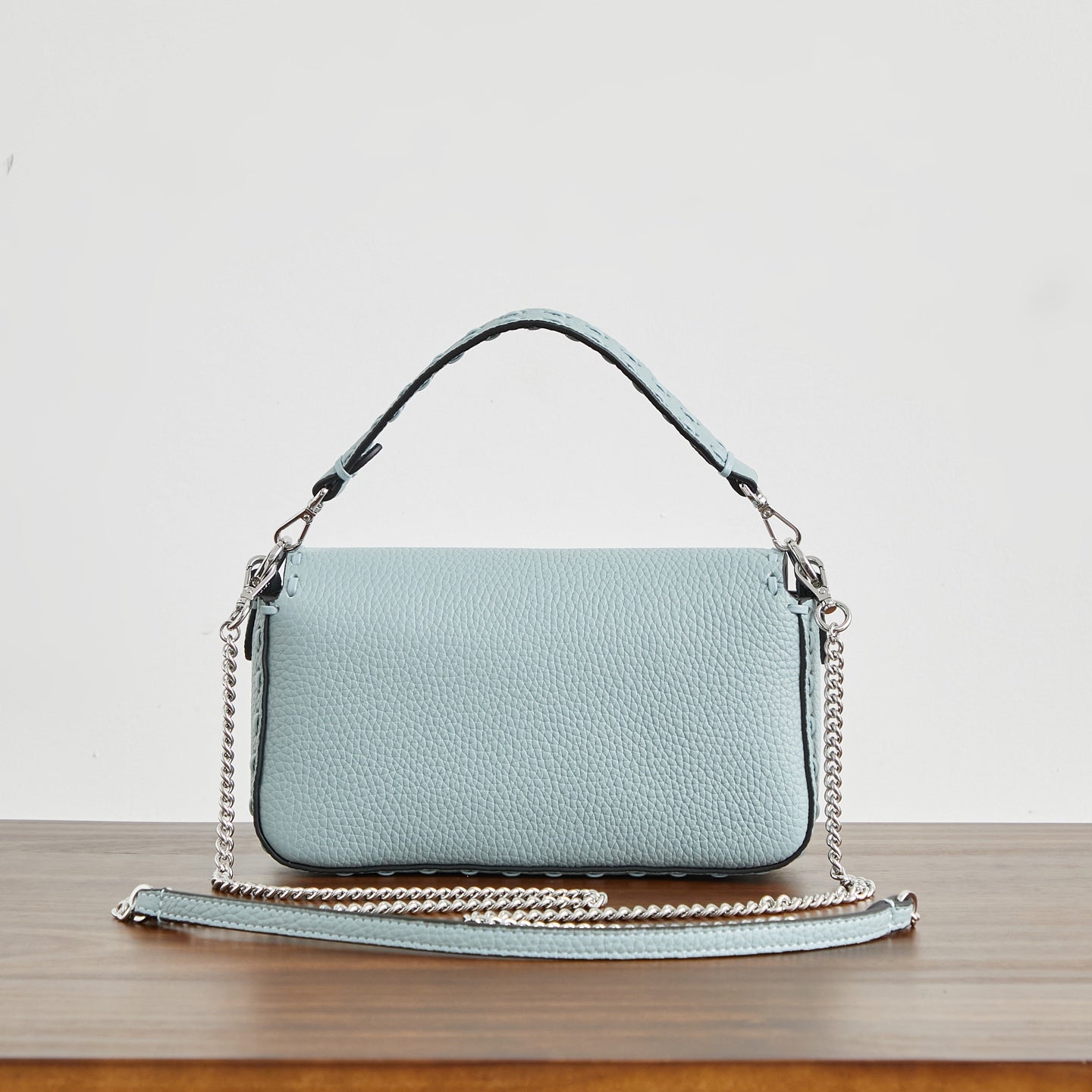 Жіноча сумка-багет Fendi Baguette