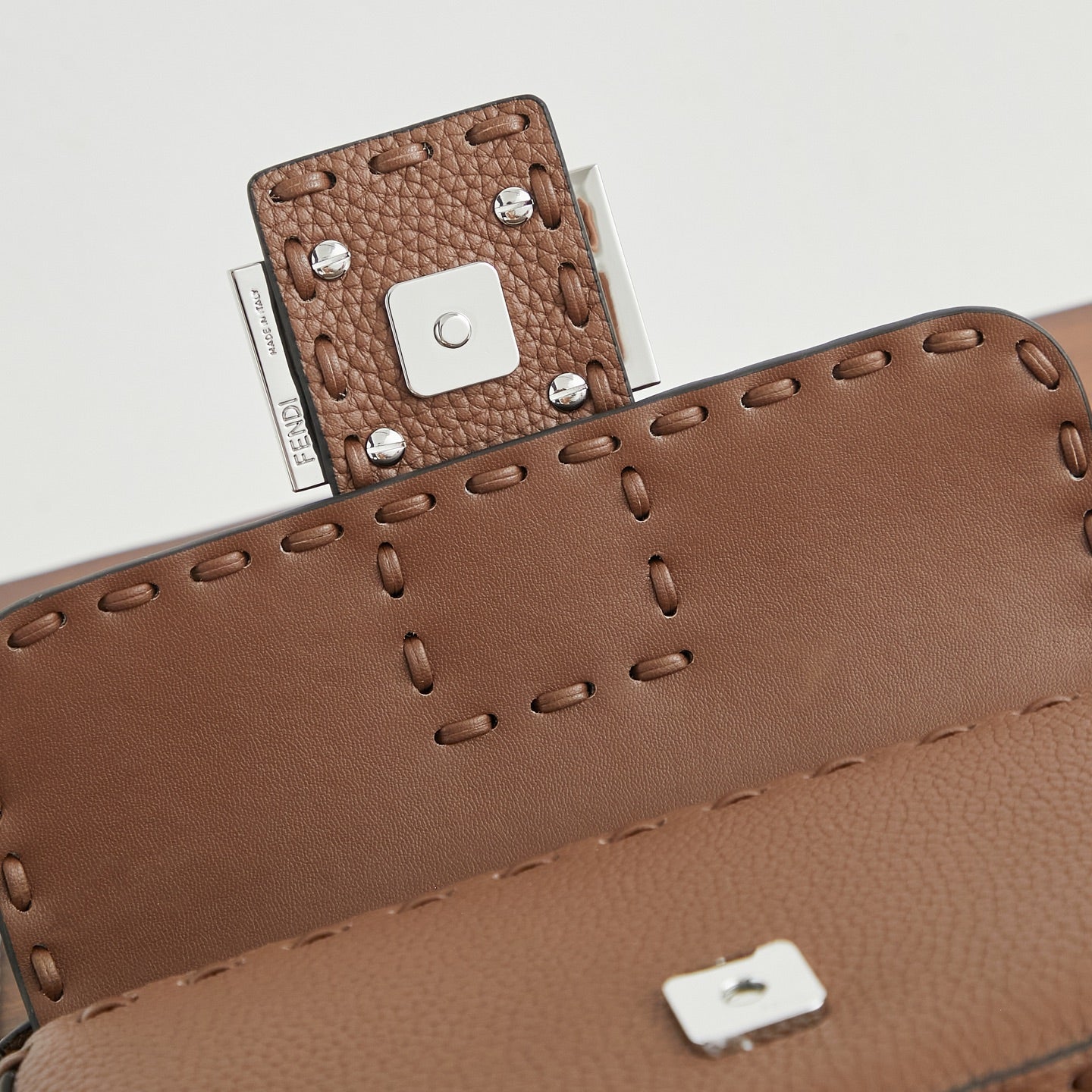 Жіноча сумка-багет Fendi Baguette