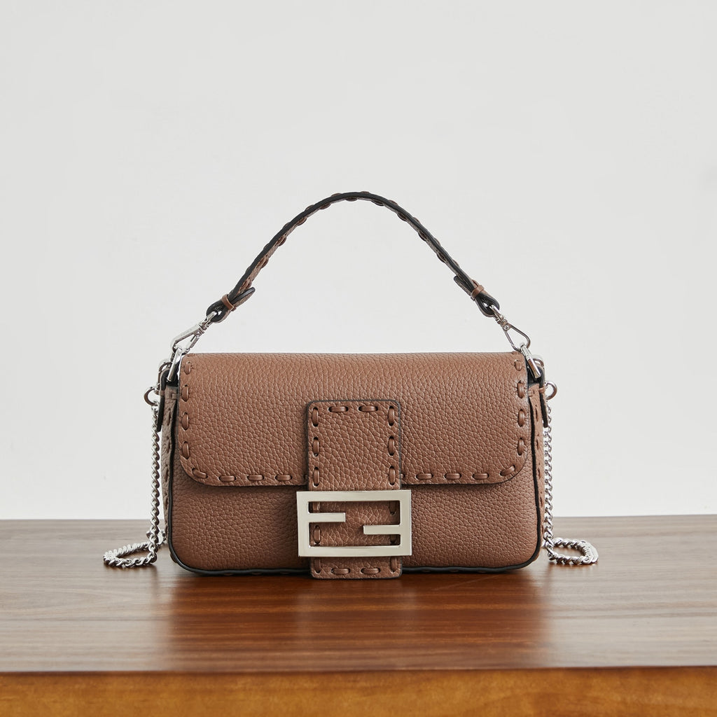 Жіноча сумка-багет Fendi Baguette
