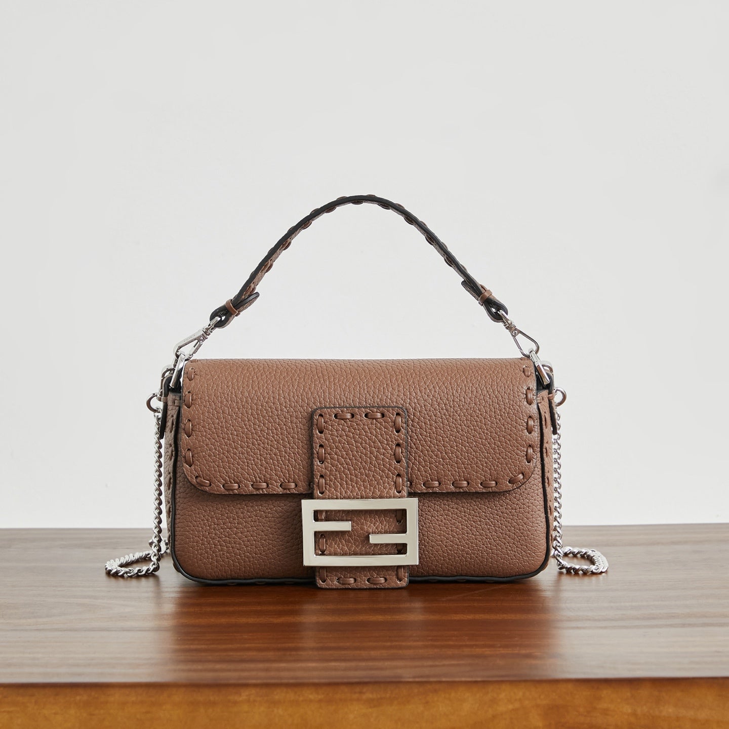 Жіноча сумка-багет Fendi Baguette