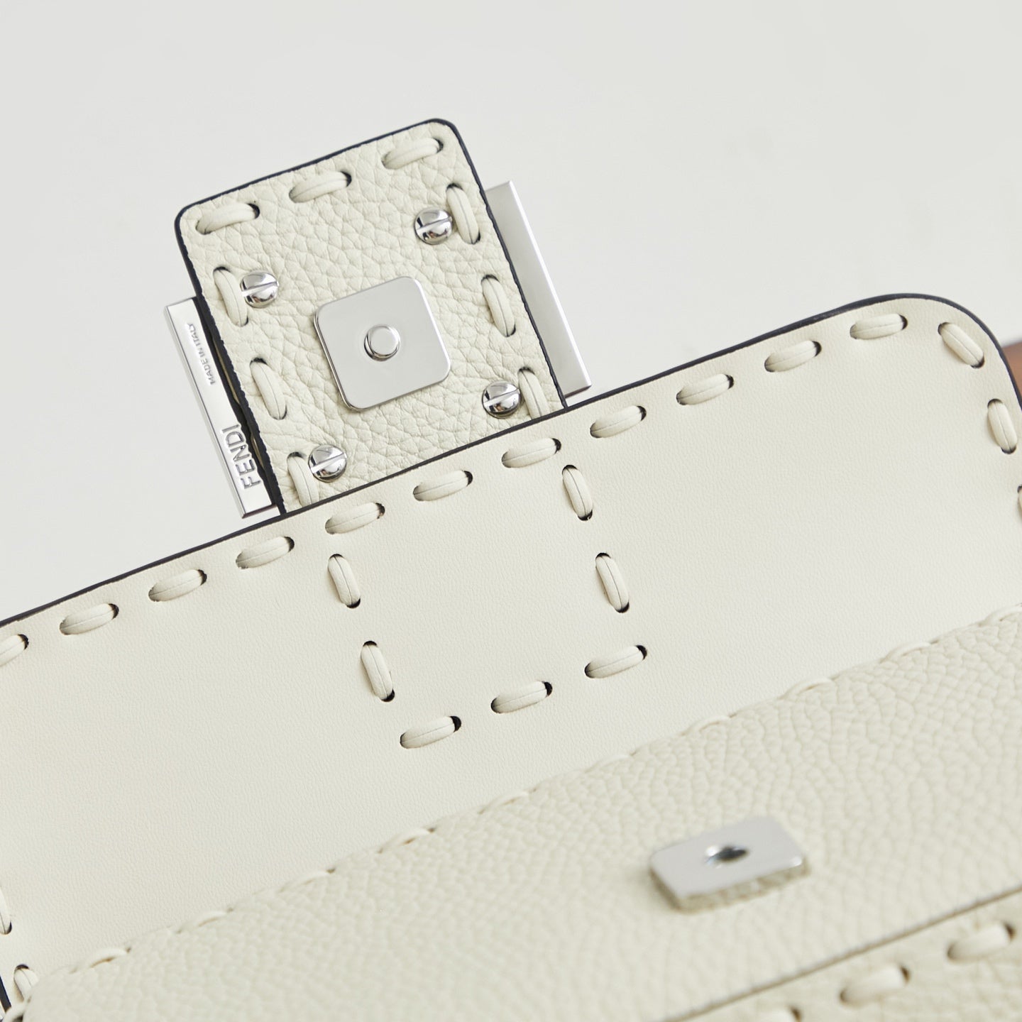 Жіноча сумка-багет Fendi Baguette