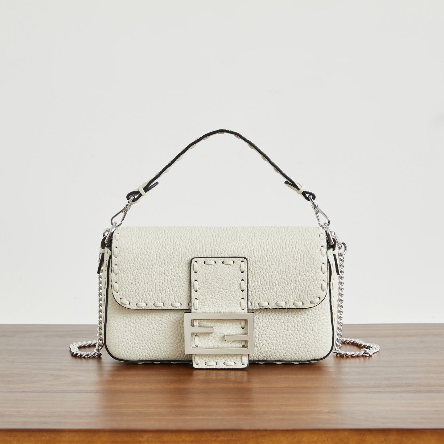 Жіноча сумка-багет Fendi Baguette
