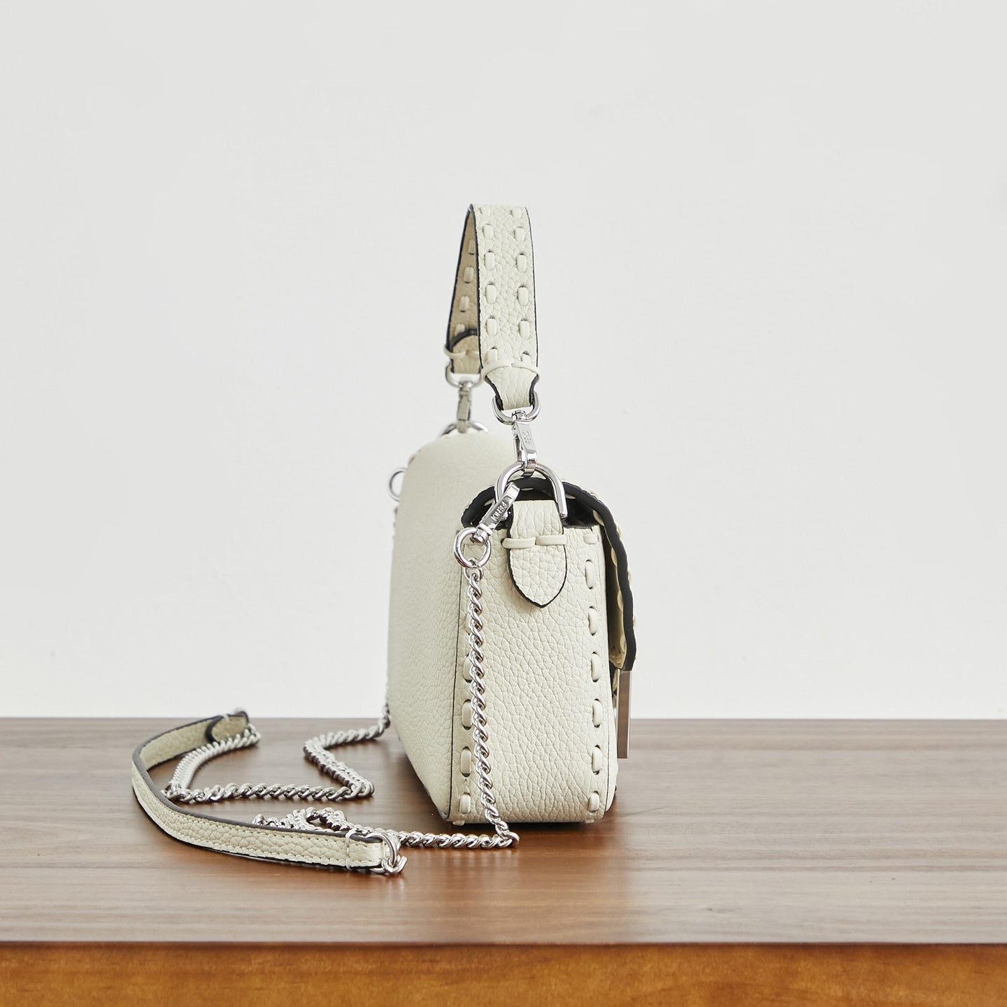 Жіноча сумка-багет Fendi Baguette