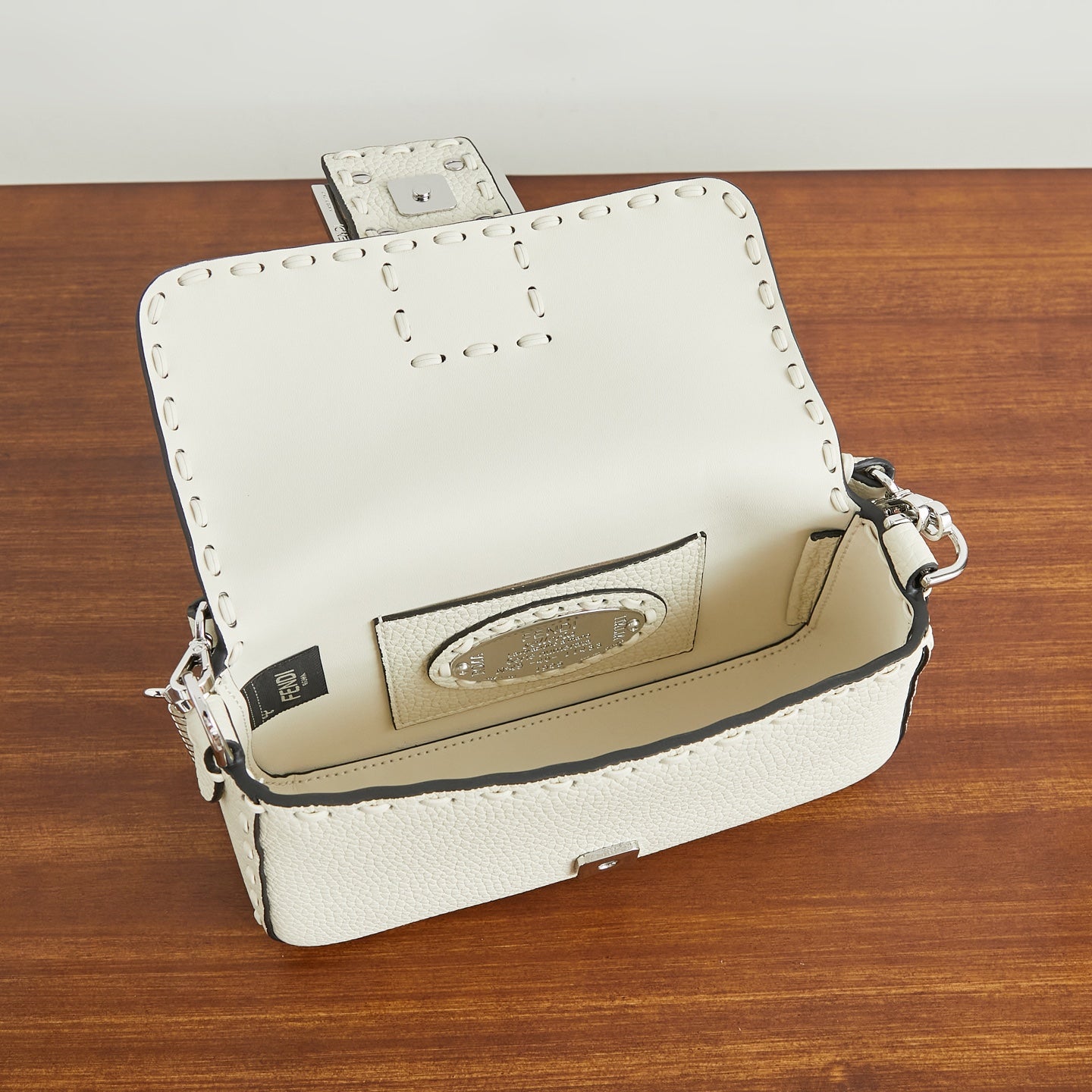 Жіноча сумка-багет Fendi Baguette