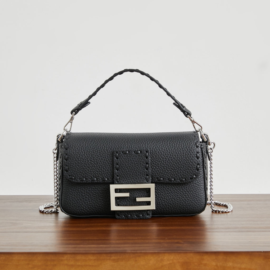 Жіноча сумка-багет Fendi Baguette