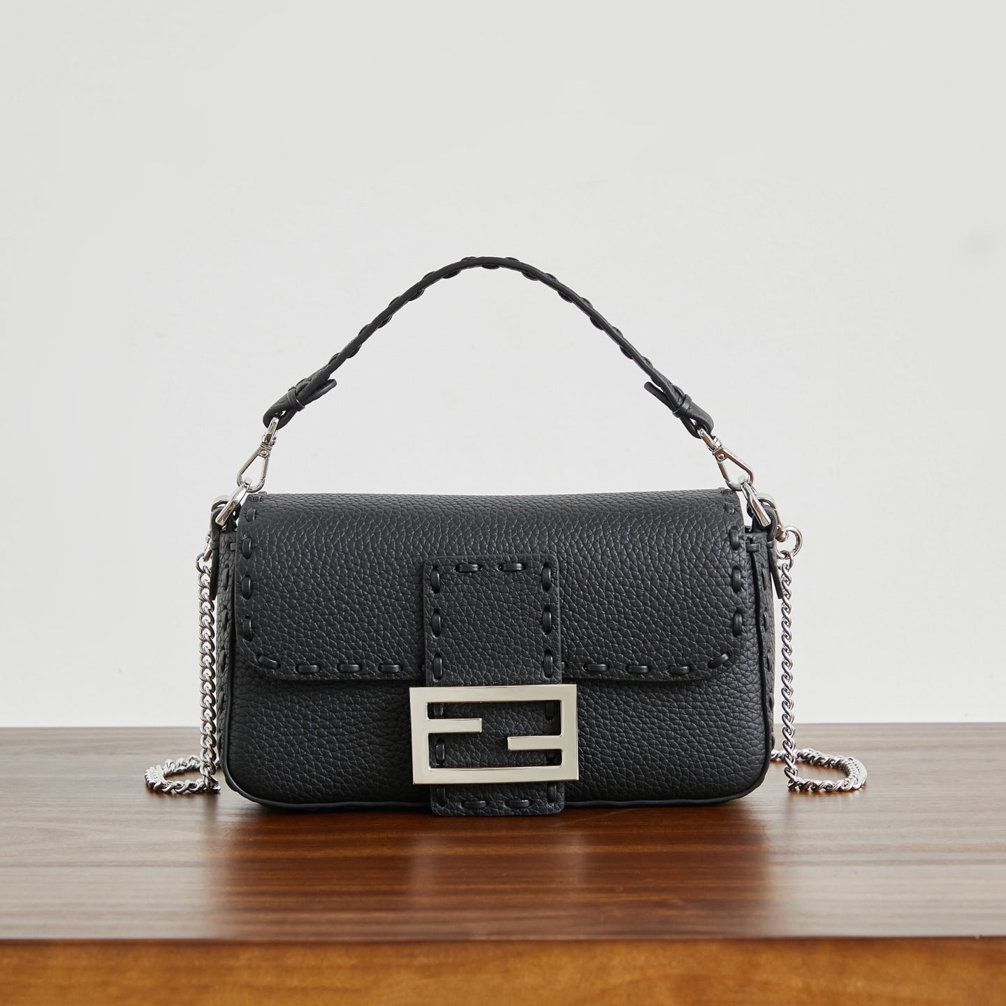Жіноча сумка-багет Fendi Baguette
