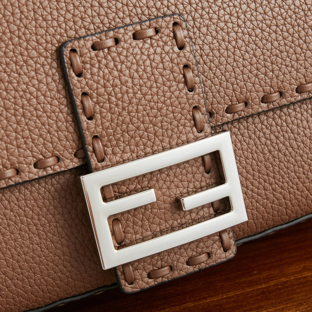 Жіноча сумка-багет Fendi Baguette