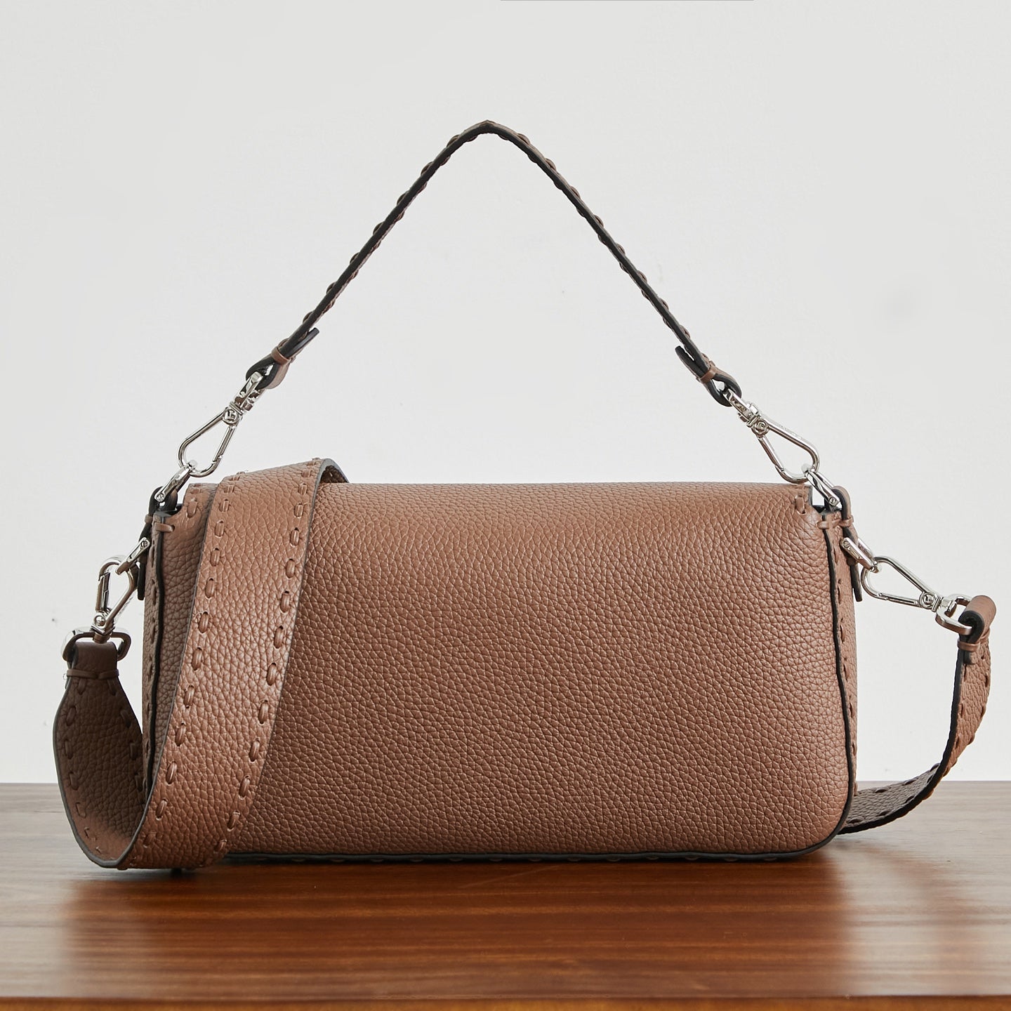 Жіноча сумка-багет Fendi Baguette