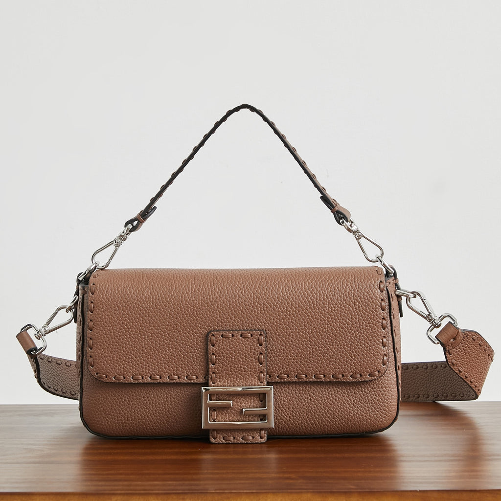 Жіноча сумка-багет Fendi Baguette