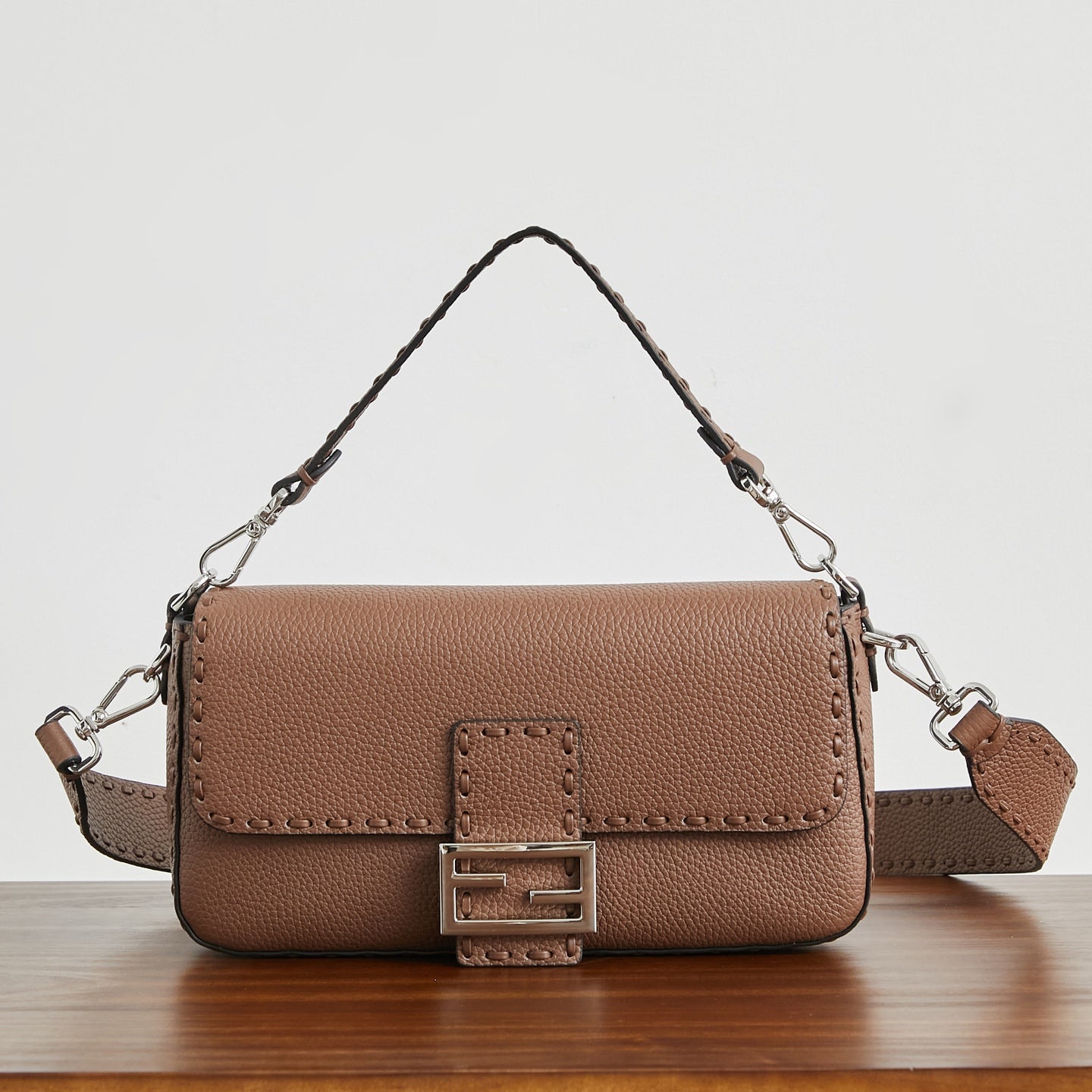 Жіноча сумка-багет Fendi Baguette