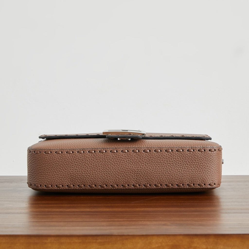 Жіноча сумка-багет Fendi Baguette