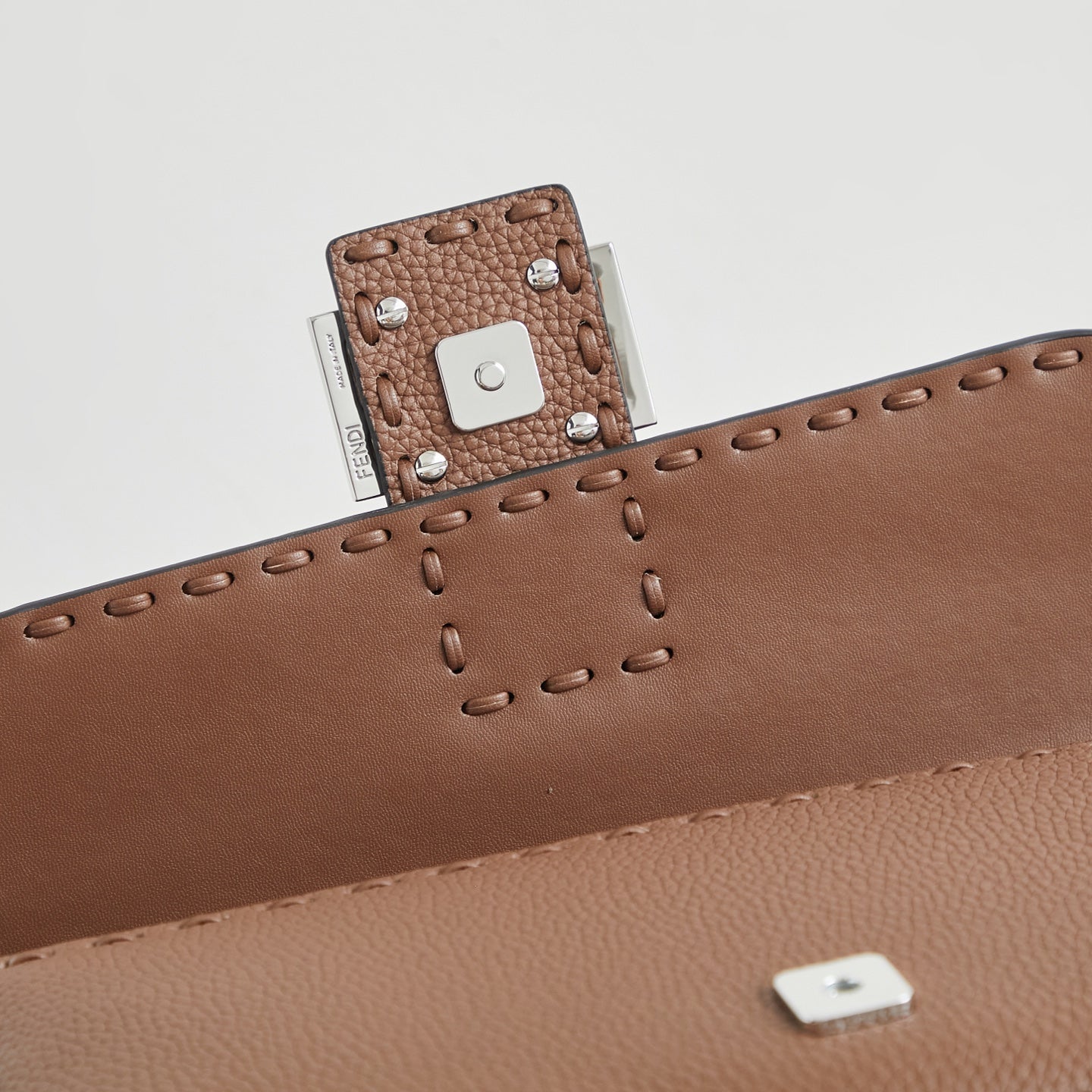 Жіноча сумка-багет Fendi Baguette