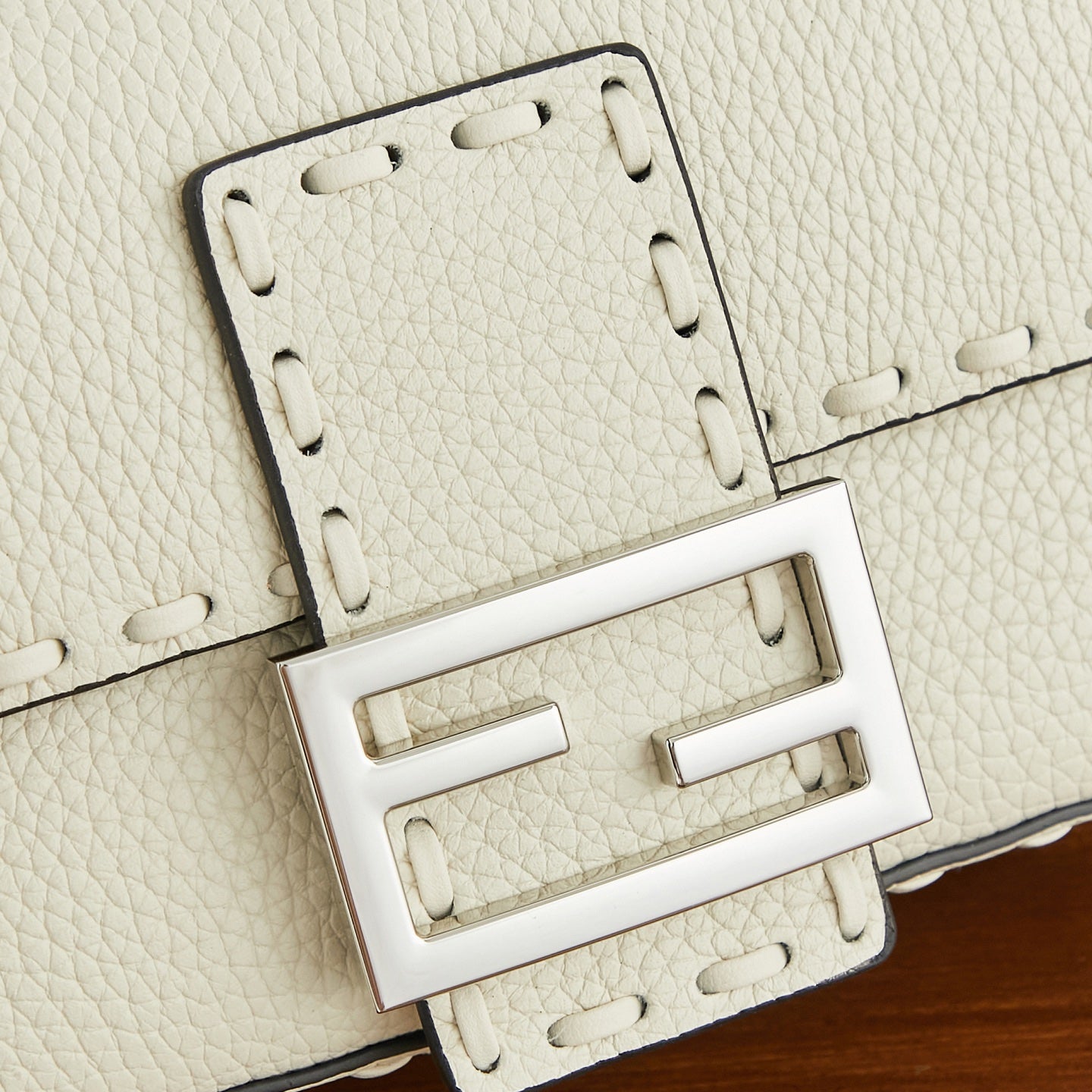 Жіноча сумка-багет Fendi Baguette