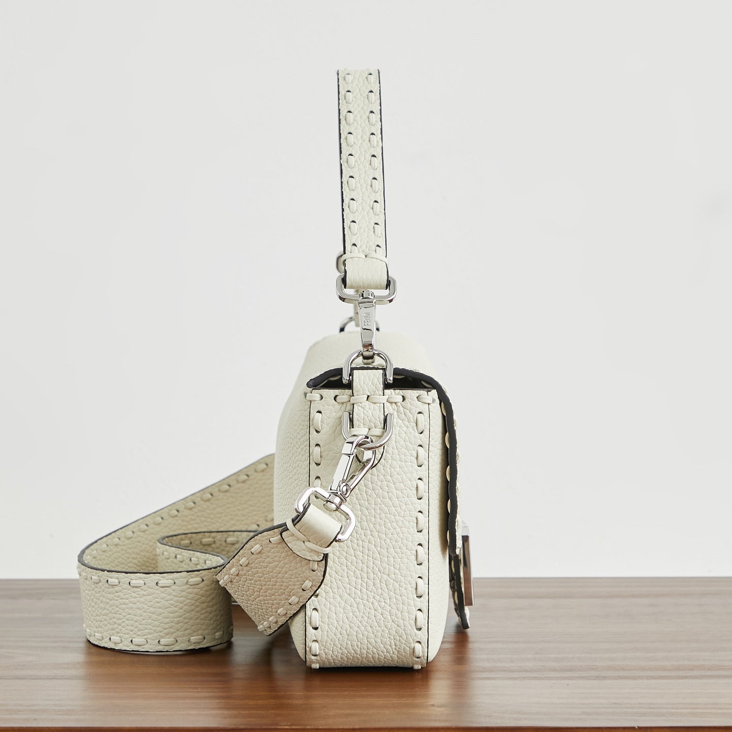 Жіноча сумка-багет Fendi Baguette