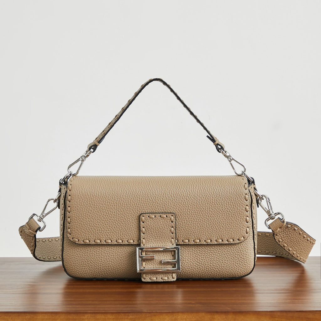 Жіноча сумка-багет Fendi Baguette