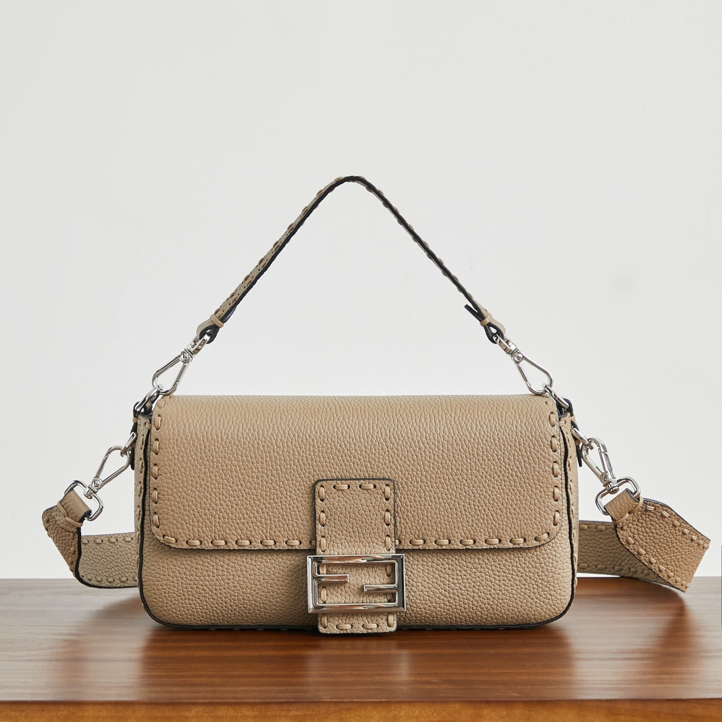Жіноча сумка-багет Fendi Baguette