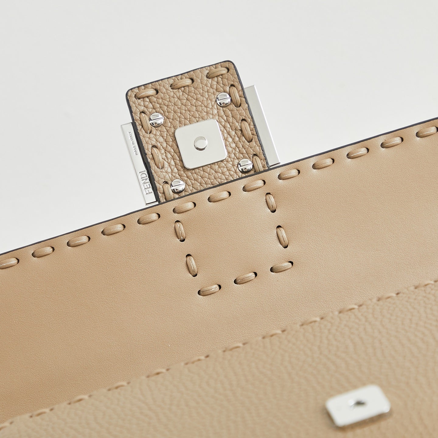 Жіноча сумка-багет Fendi Baguette