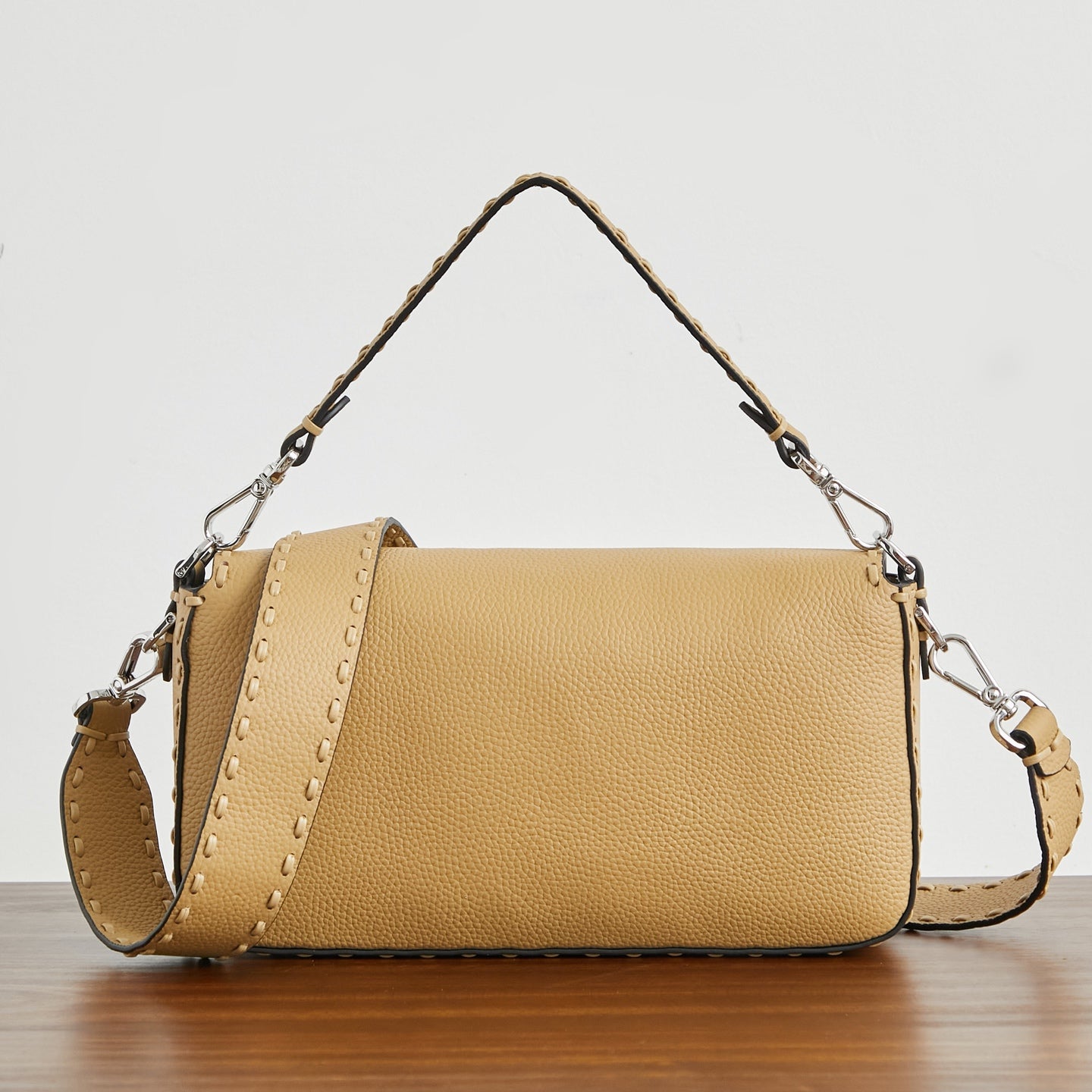 Жіноча сумка-багет Fendi Baguette