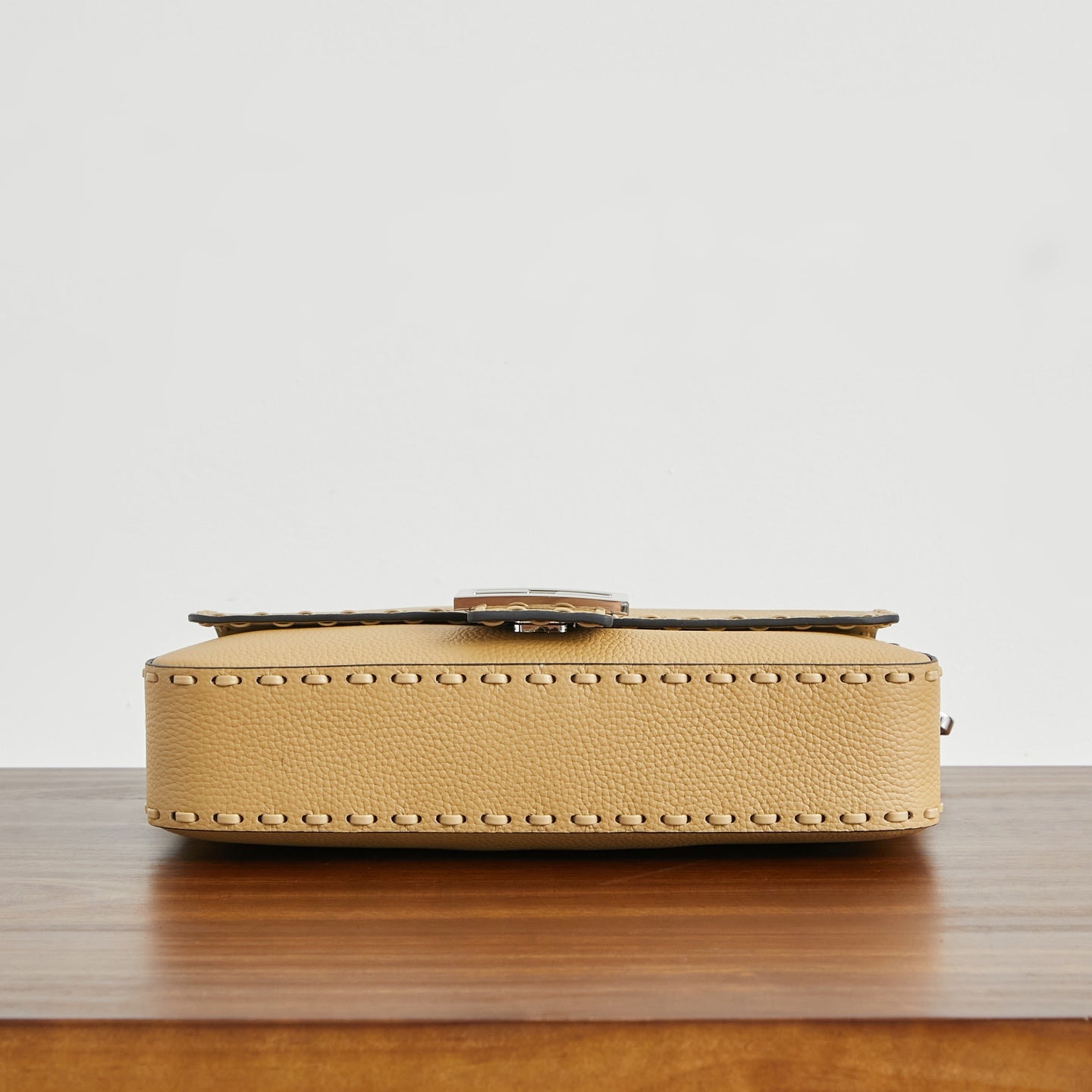 Жіноча сумка-багет Fendi Baguette