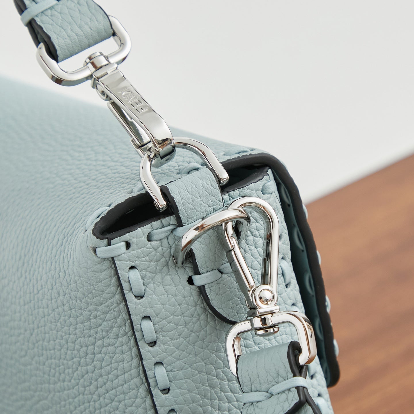 Жіноча сумка-багет Fendi Baguette
