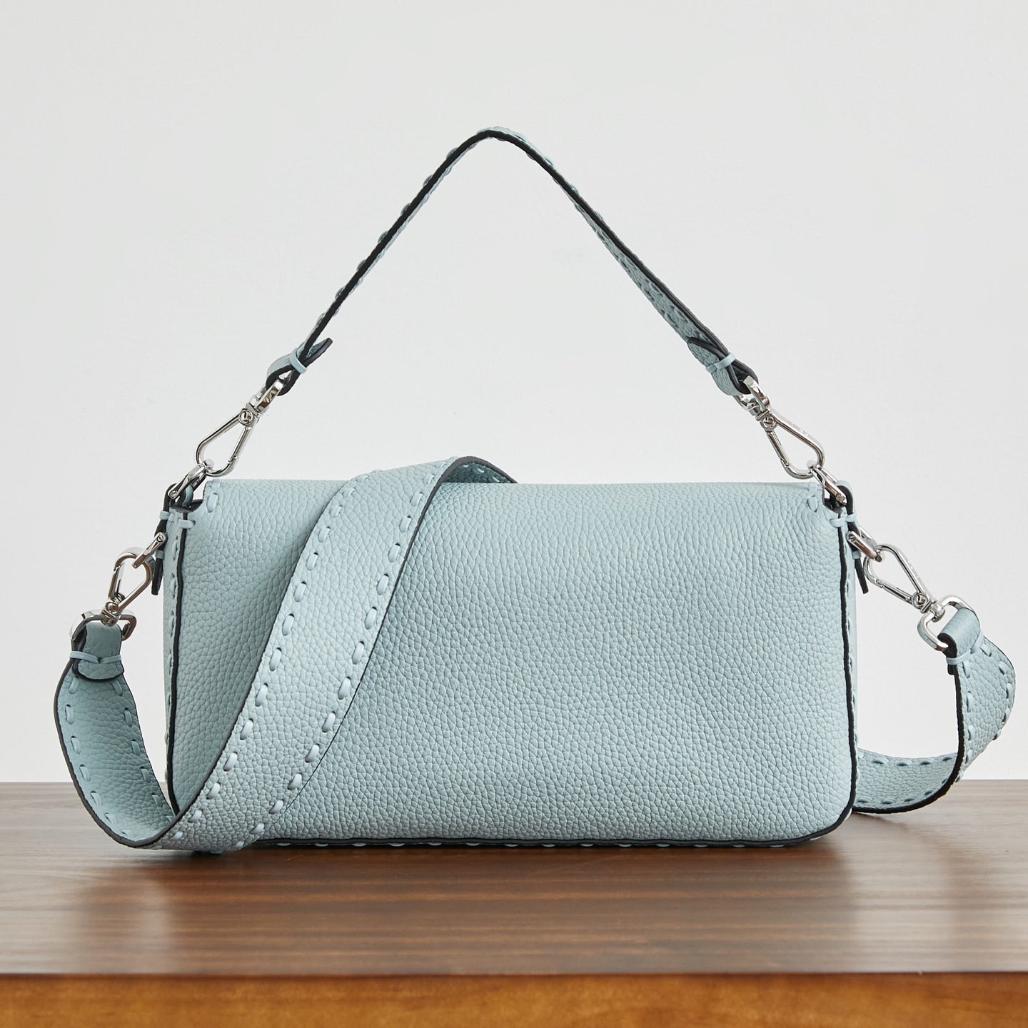 Жіноча сумка-багет Fendi Baguette