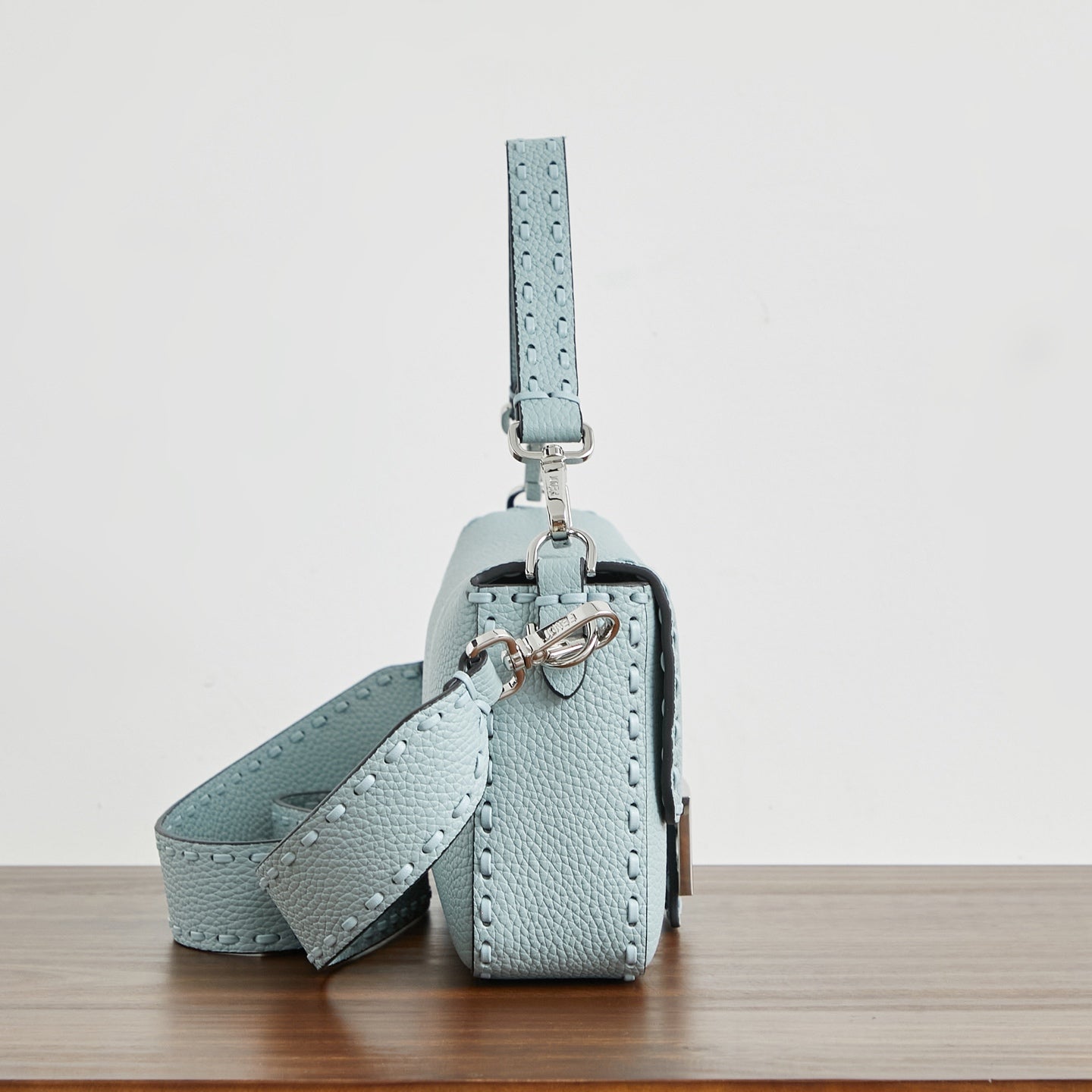 Жіноча сумка-багет Fendi Baguette