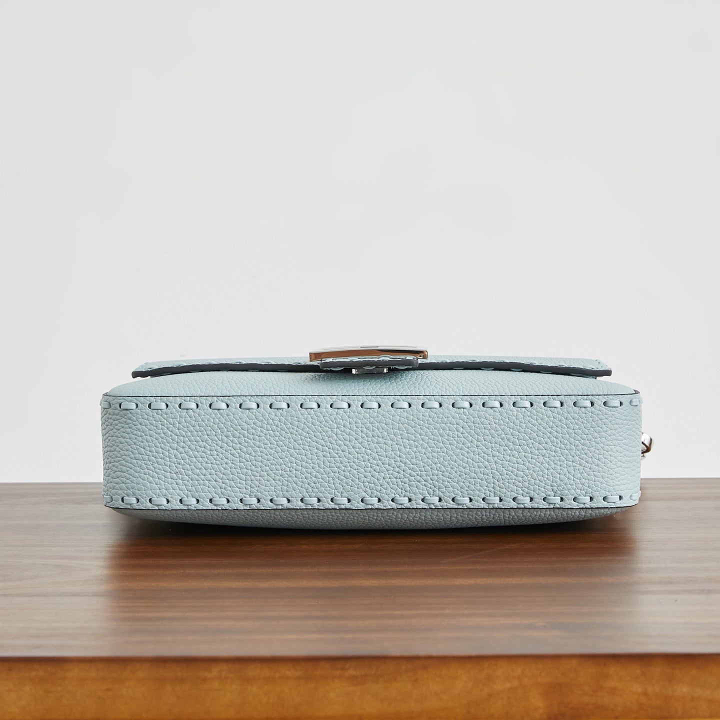Жіноча сумка-багет Fendi Baguette