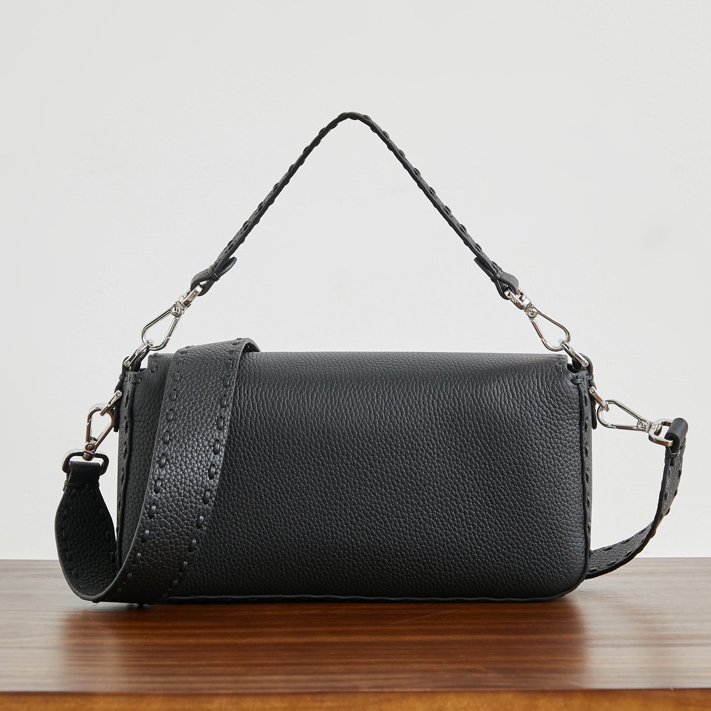 Жіноча сумка-багет Fendi Baguette