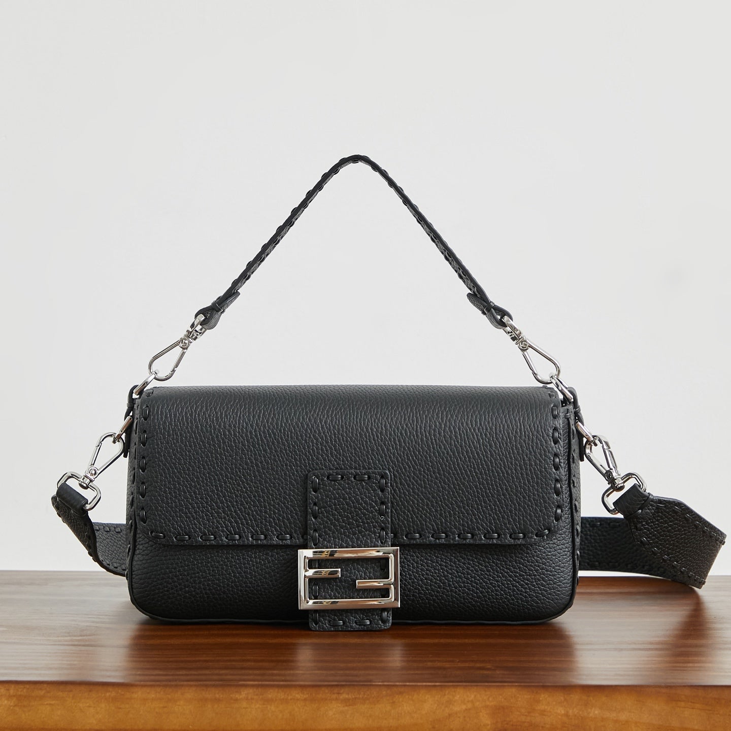 Жіноча сумка-багет Fendi Baguette